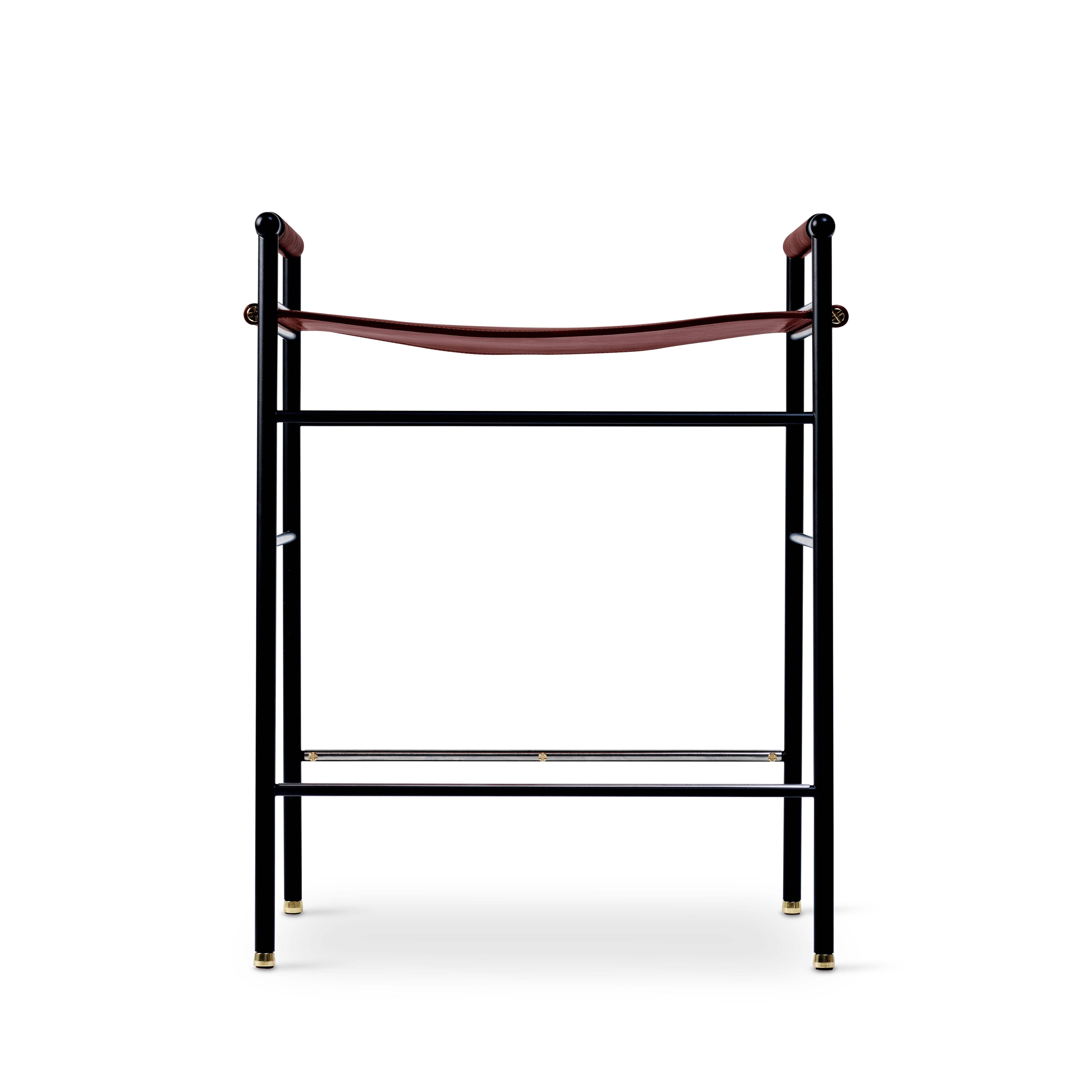 Espagnol Tabouret de bar artisanal contemporain en cuir cognac et métal caoutchouc noir en vente