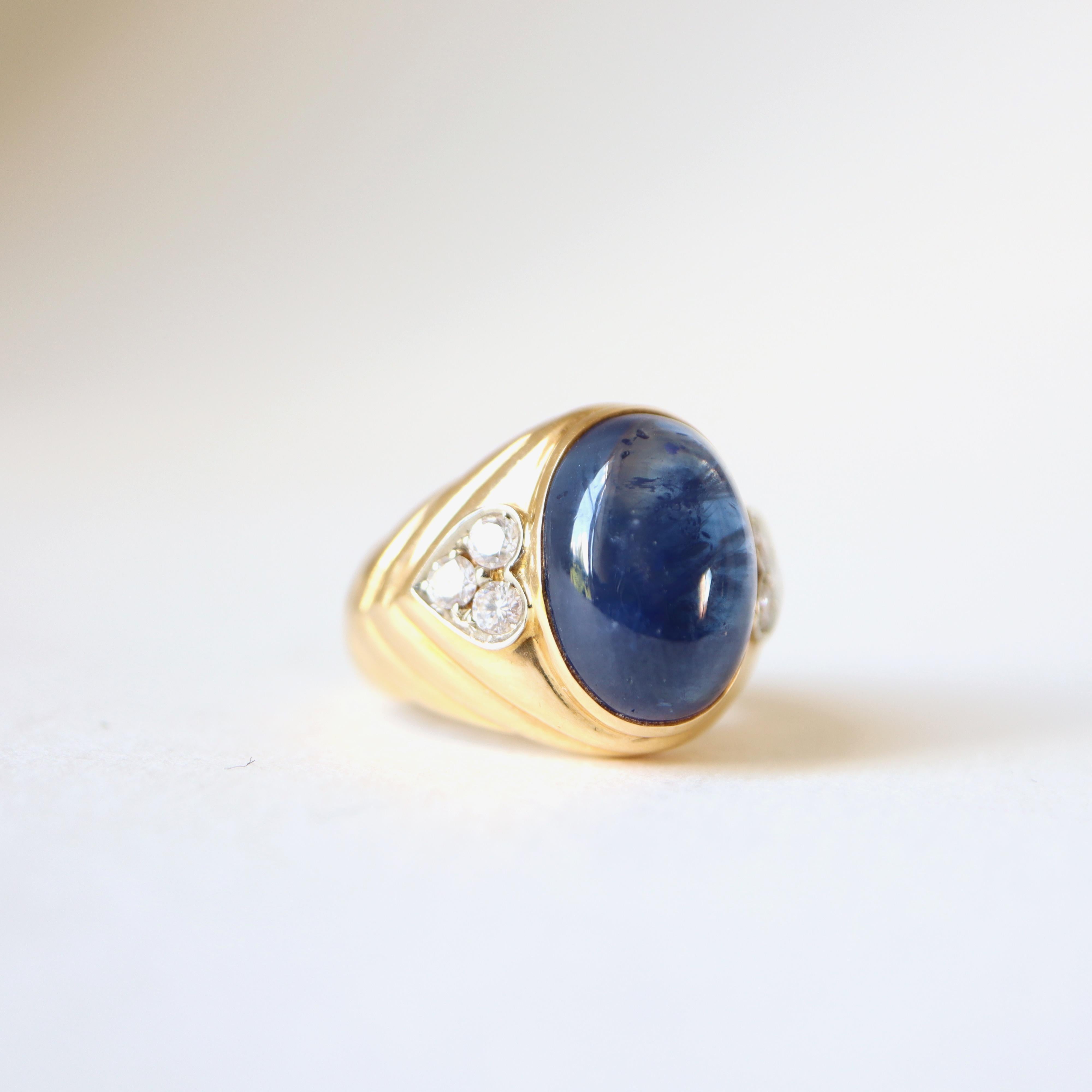 Cabochon Repossi 18 Kt Yellow Gold Ring 10 Carats Sapphire and Diamonds Hearts For Sale