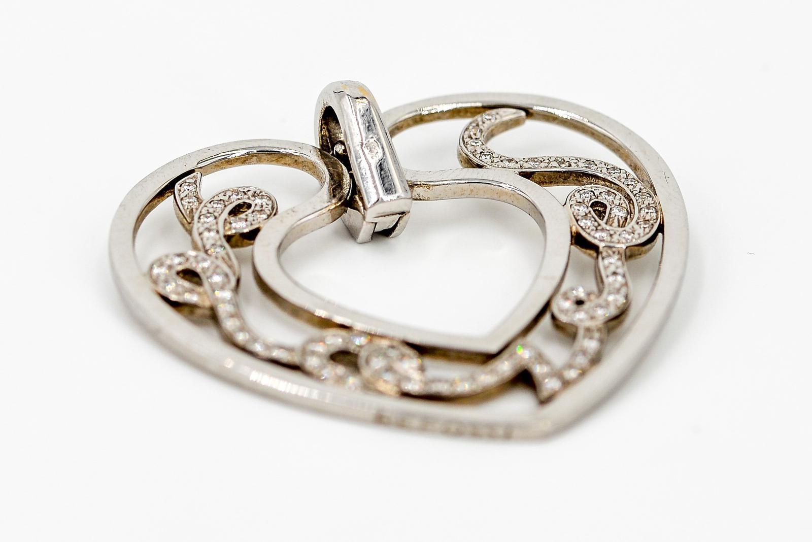 Repossi Collier à pendentif Love en or blanc et diamants en vente 3