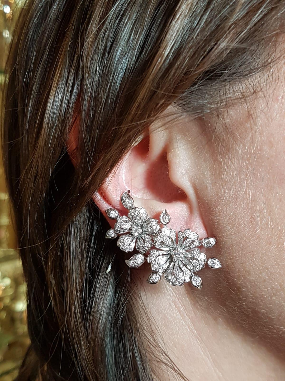 With spring on the way there's no better time to update your jewellery - and in keeping with the season, a flower stud earrings is ideal. Made from 18K White Gold (21,40gr) and diamonds (2,60ct) this earrings by Repossi are guarantee of refine