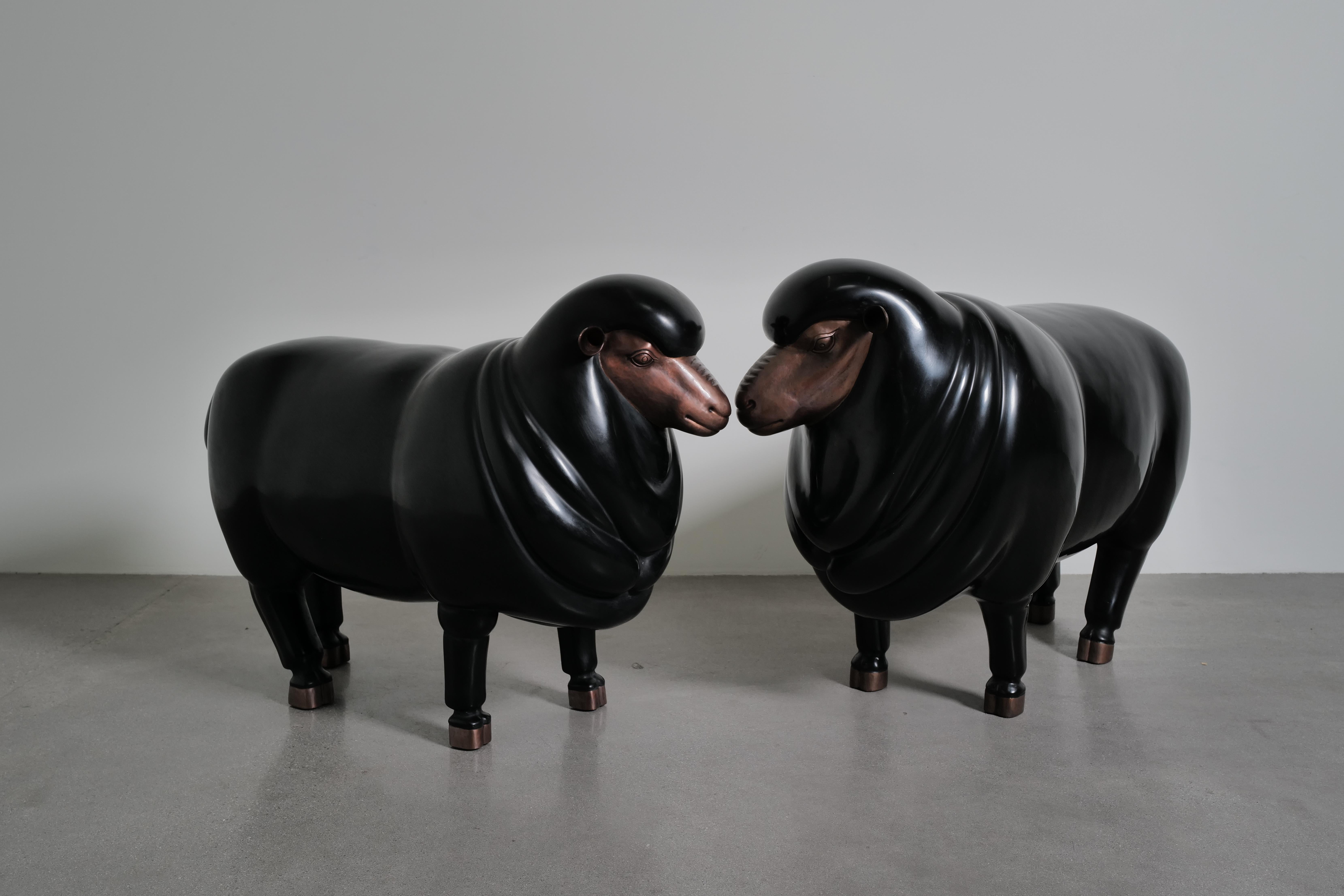 Schwarzlack-Repoussé-Schafskulptur von Robert Kuo, limitierte Auflage im Angebot 4