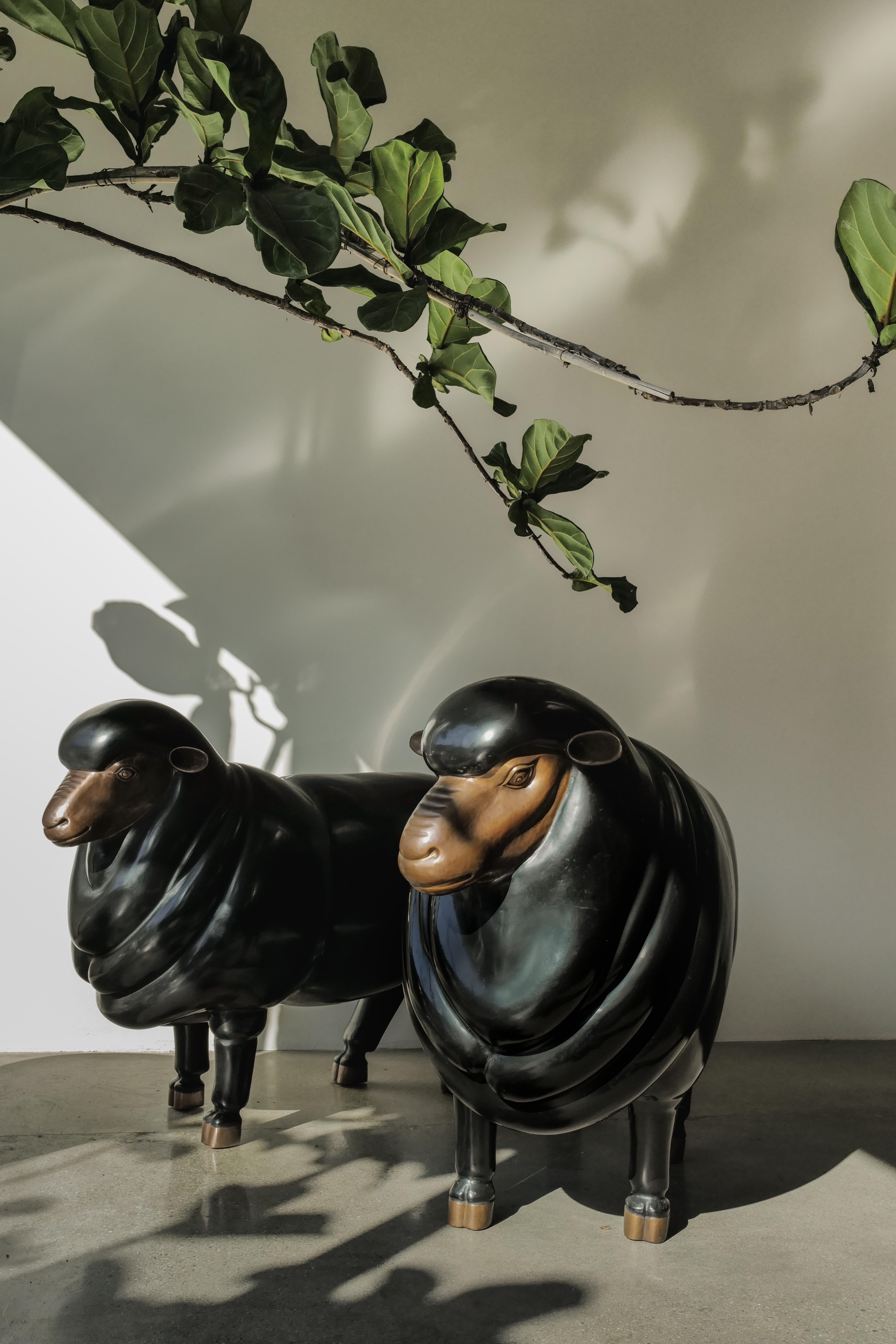 Schwarzlack-Repoussé-Schafskulptur von Robert Kuo, limitierte Auflage im Angebot 5