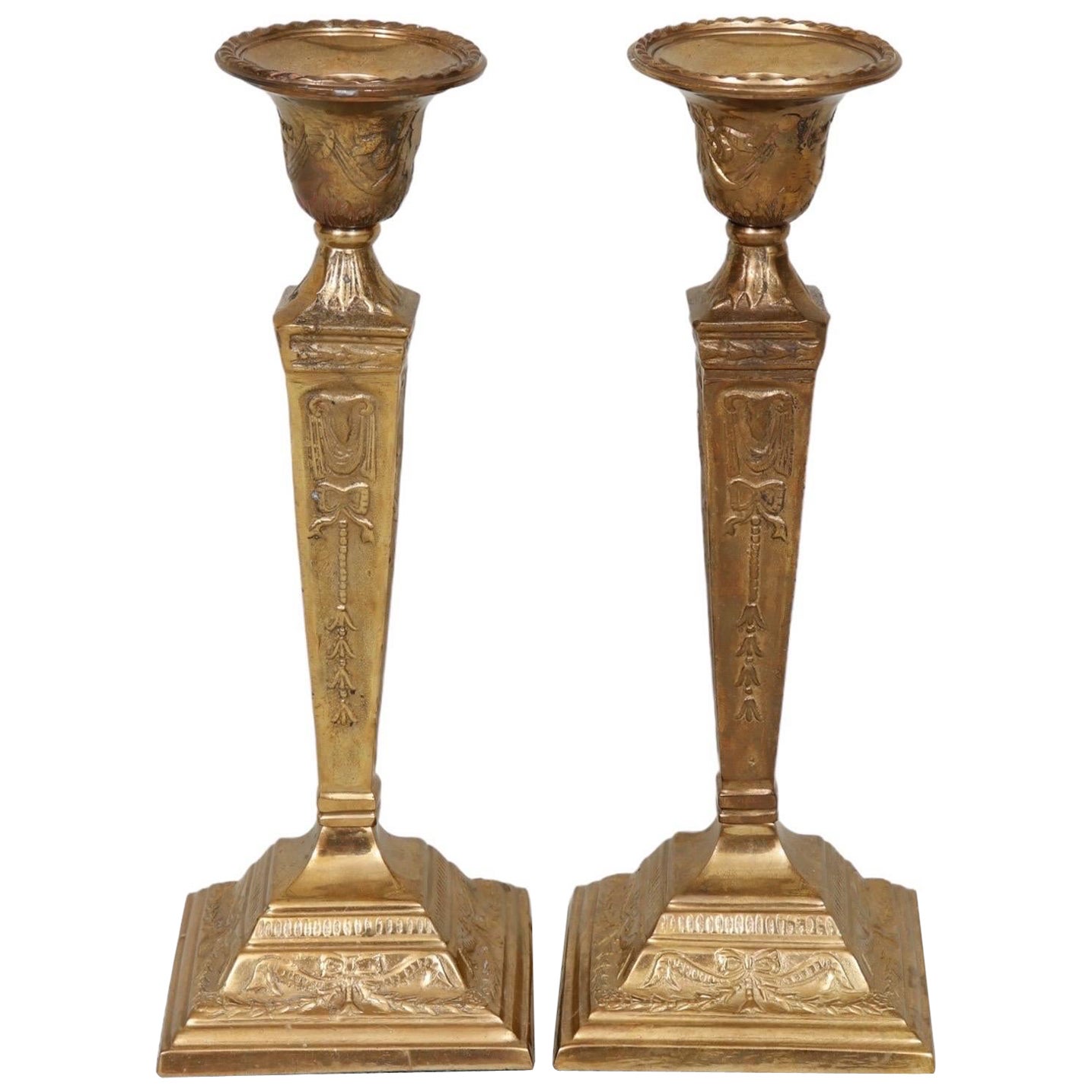 Repousse Messing Kegel Kerzenhalter - ein Paar