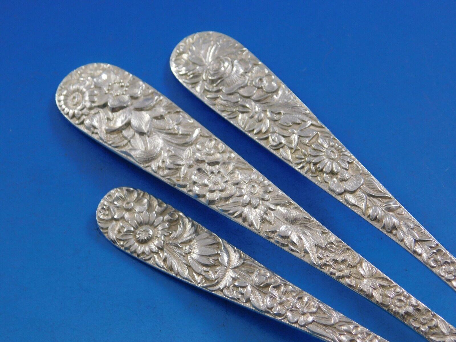 Argent sterling Service de couverts en argent sterling repoussé de Kirk 106 pièces en vente