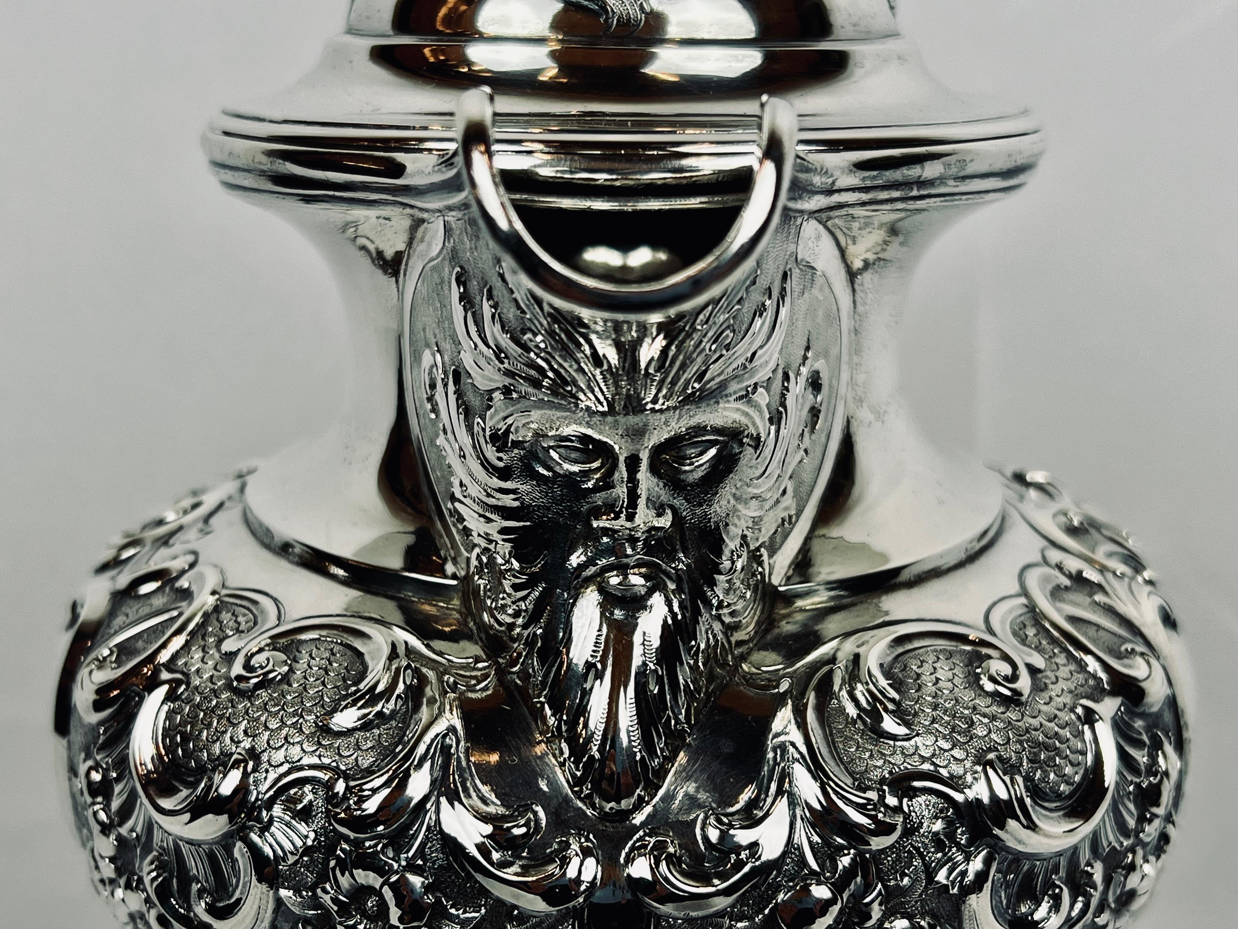 Argent sterling Cafetière repoussée fabriquée à Édimbourg, en Écosse, par James & William Marshall en vente
