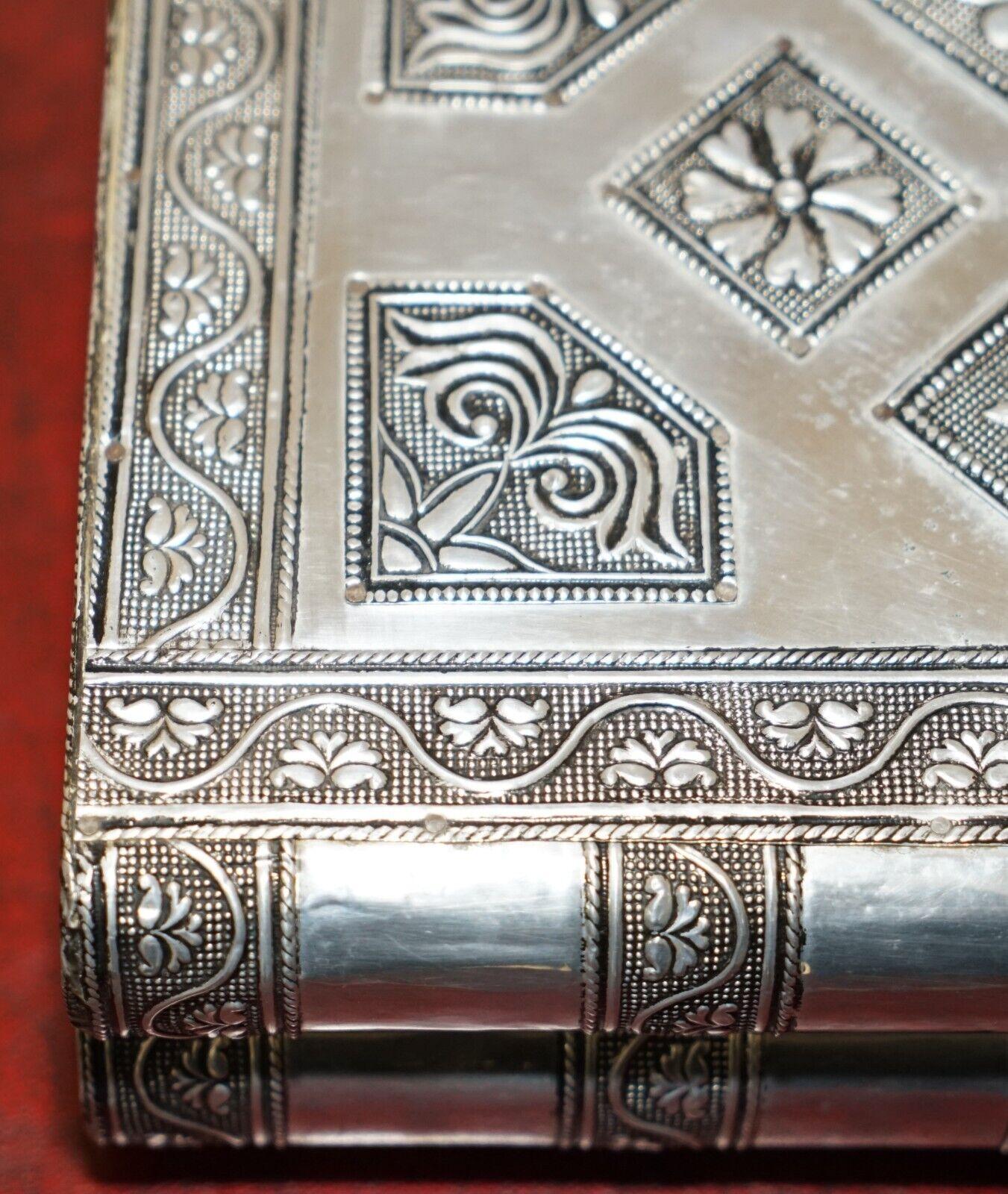 REPOUSSE INDiAN SILVER STACK OF BOOKS HIDDEN JEWELLERY BOX STORAGE LOVELY FIND 1