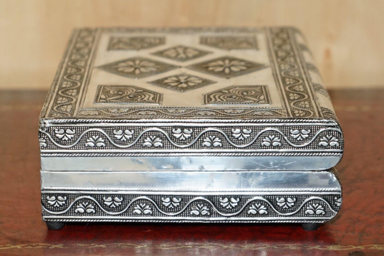 REPOUSSE INDiAN SILVER STACK OF BOOKS HIDDEN JEWELLERY BOX STORAGE LOVELY FIND 3