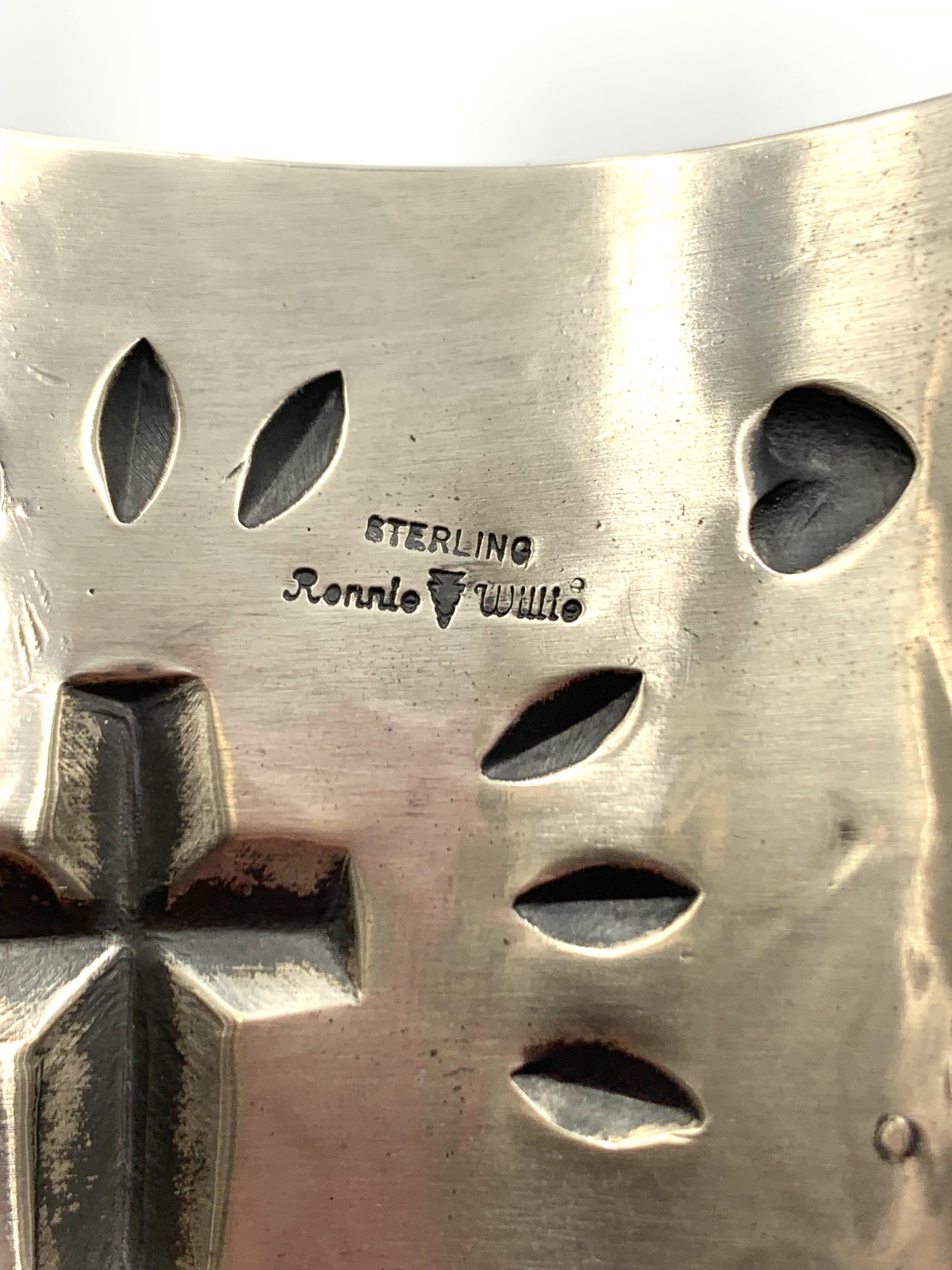 Repousse Silver Cuff  by Navajo Silversmith Ronnie Willie en venta 2