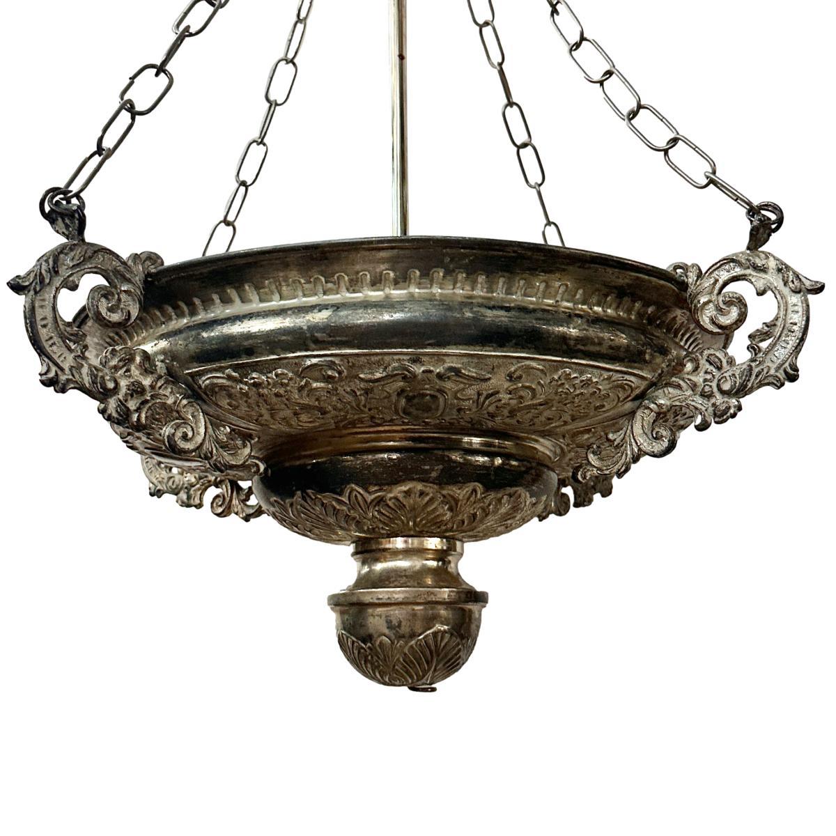 Metà XX secolo Apparecchio di illuminazione in metallo Repoussé Silver in vendita