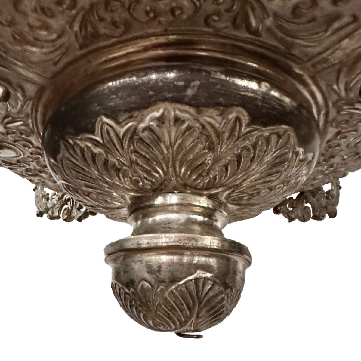Metallo Apparecchio di illuminazione in metallo Repoussé Silver in vendita