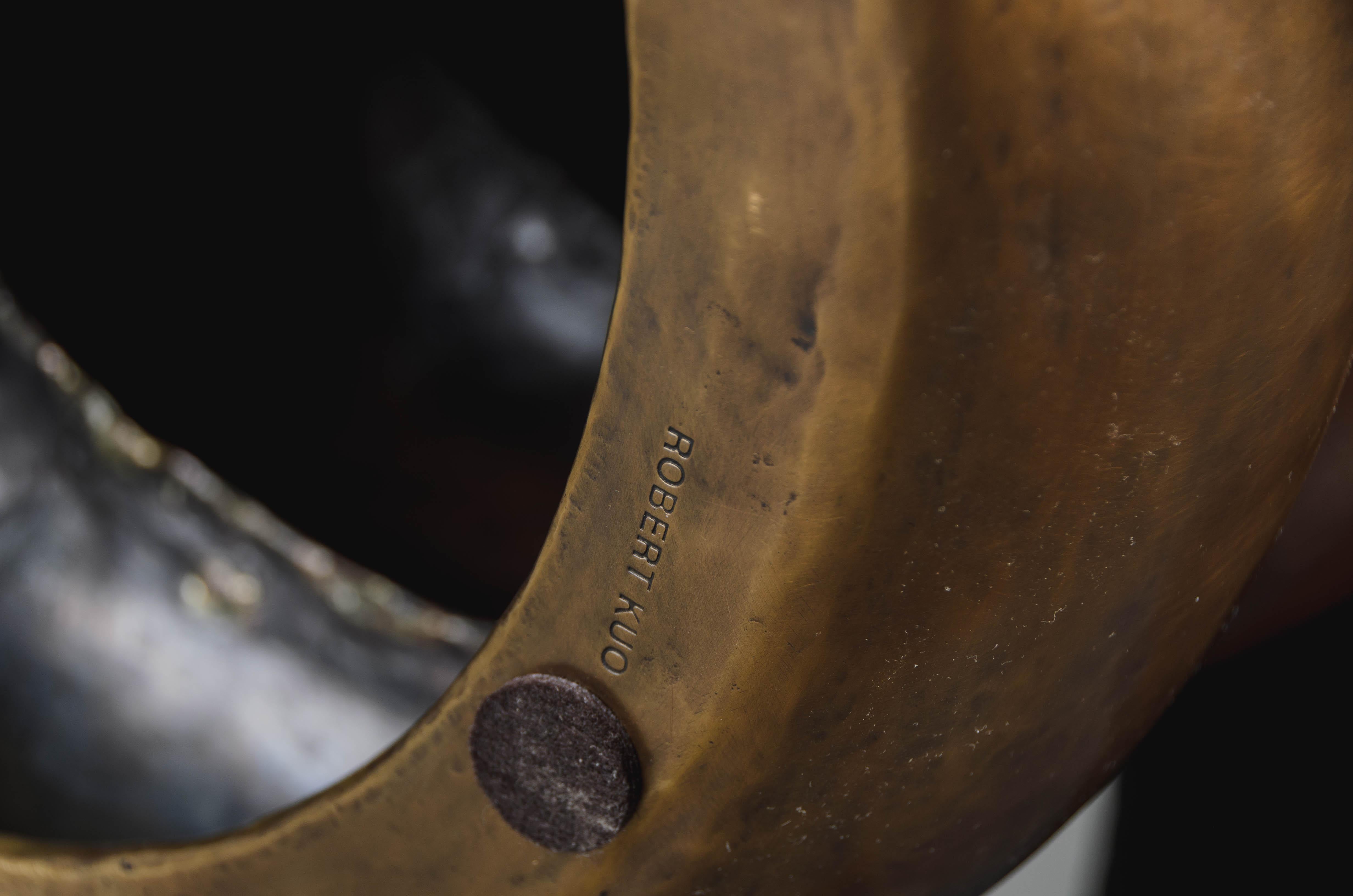 e tabouret de tambour à trois emplacements repoussé en bronze blanc, cuivre et laiton de Robert Kuo Neuf - En vente à Los Angeles, CA