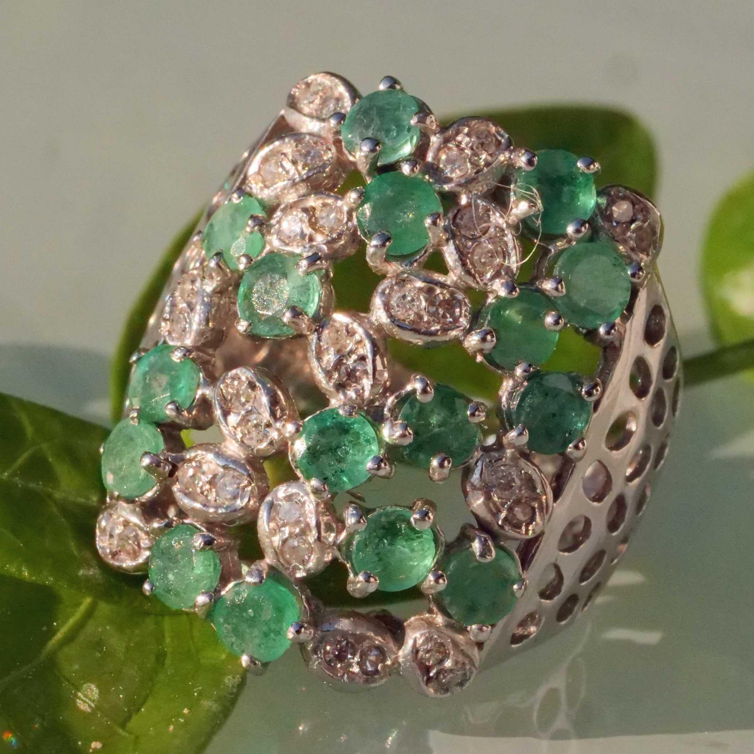 Modern Representative 2.50 ct Emerald Diamond Ring of a special kind 18 kt 22x23 mm For Sale
