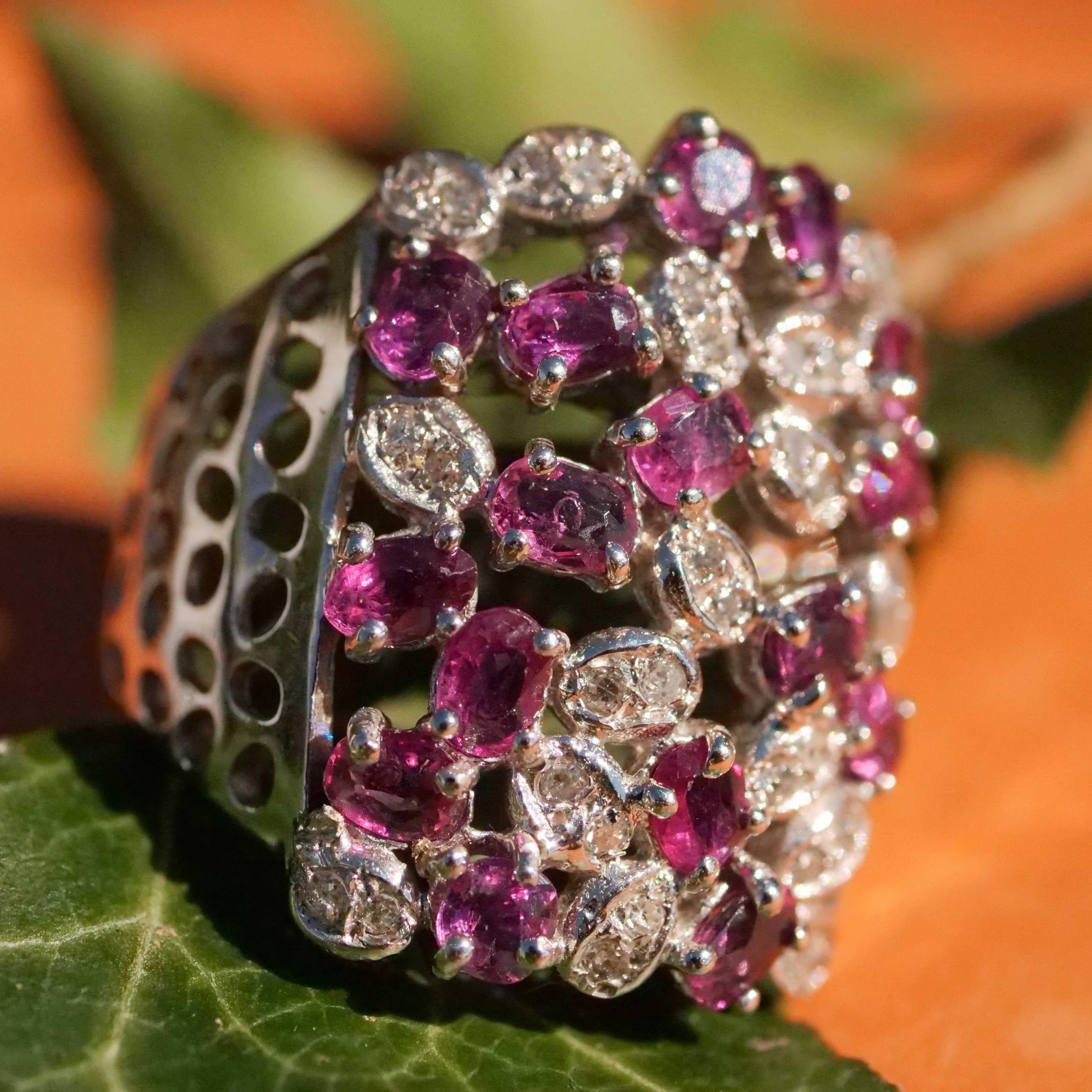 Rappresentante 2,50 ct Rubino Diamante Anello di un tipo speciale 18 kt 22x23 mm in vendita 4