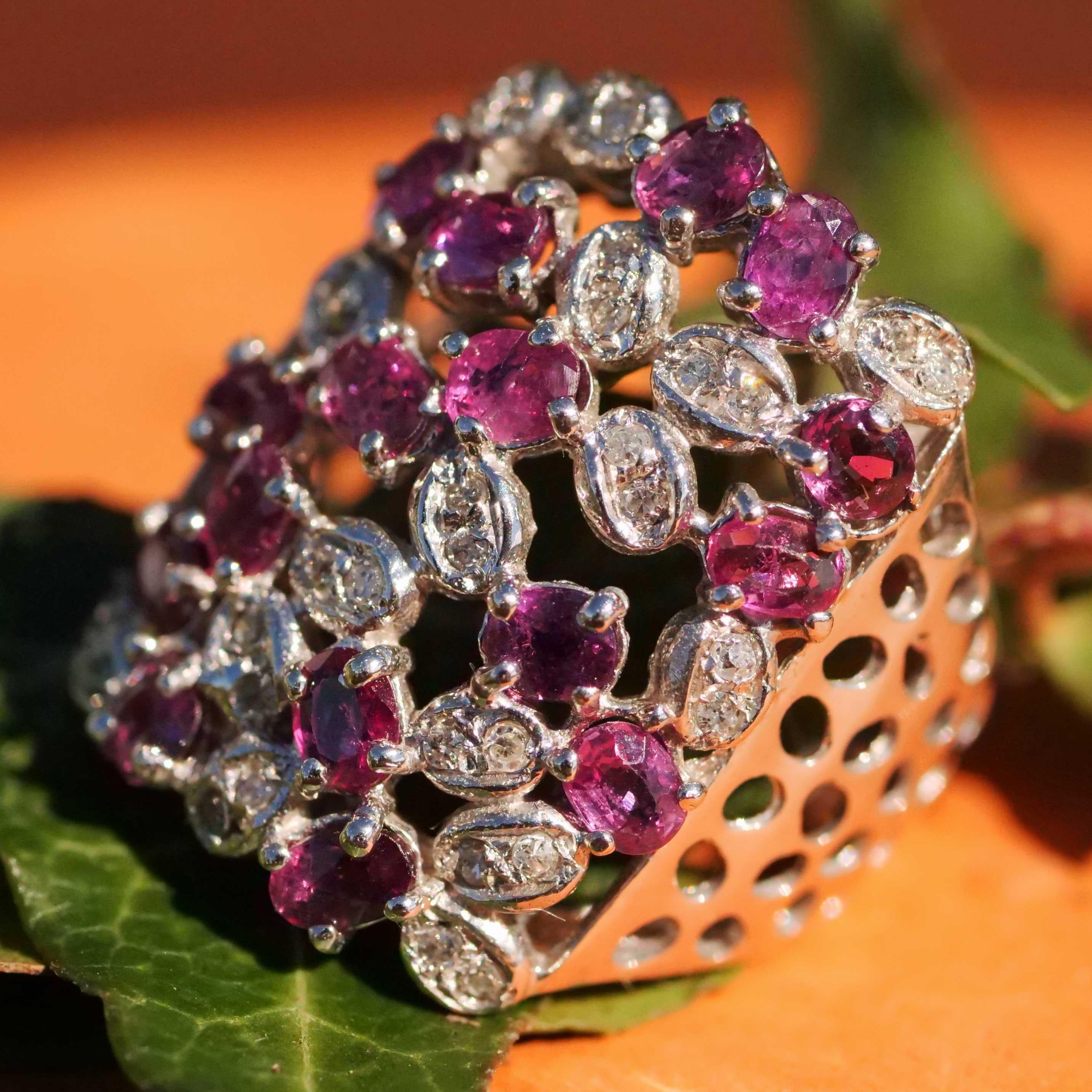 Rappresentante 2,50 ct Rubino Diamante Anello di un tipo speciale 18 kt 22x23 mm in vendita 3