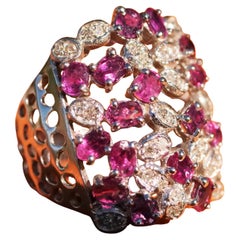 Repräsentativer 2,50 Karat Rubin-Diamantring einer besonderen Art 18 kt 22x23 mm