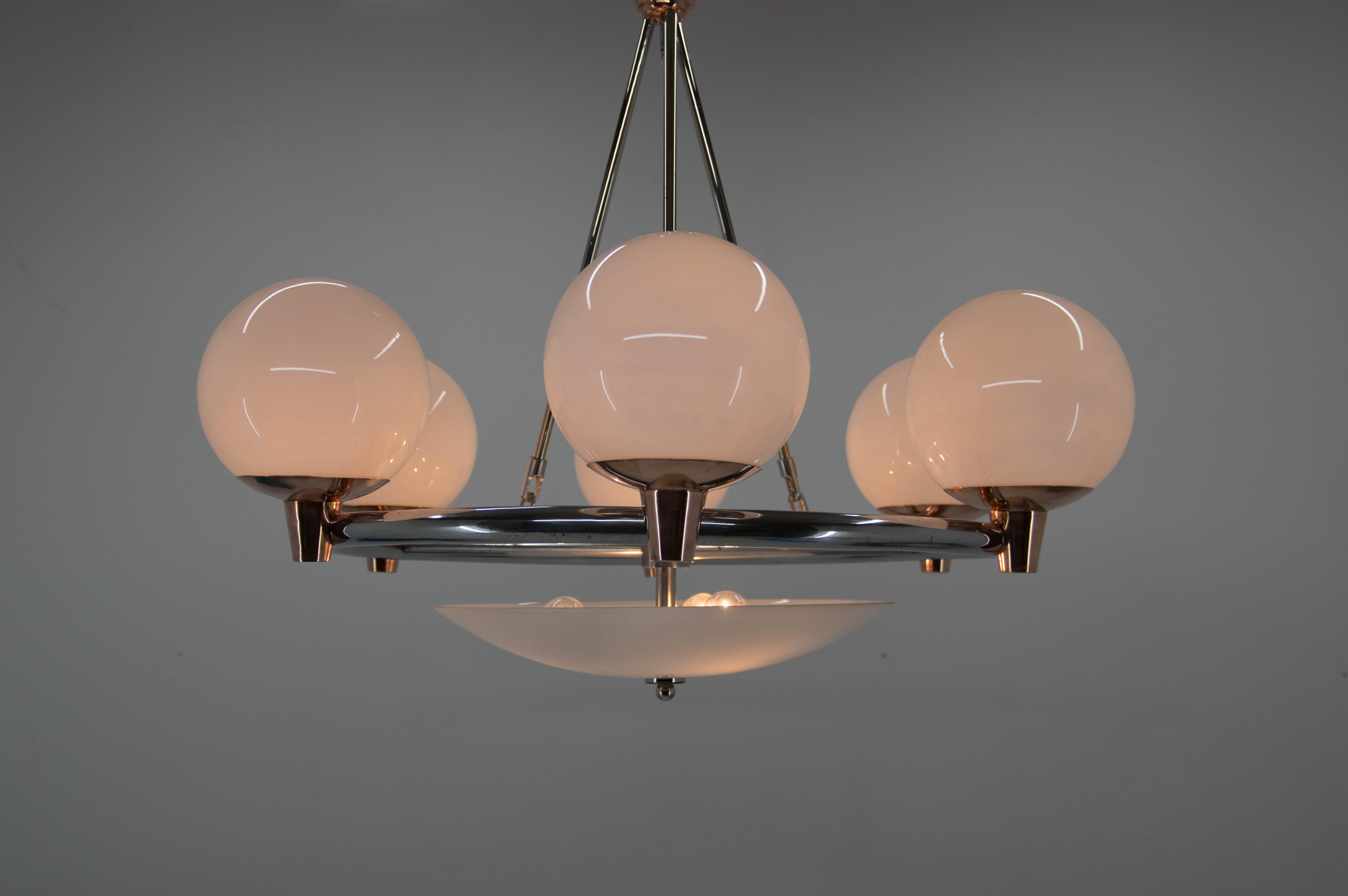 Representative Large Art Deco Chandelier, 1930s For Sale 7