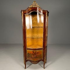 Reproduction bombée Louis XV Vitrine / Cuiro Cabinet, Scène peinte par Vernis Martin