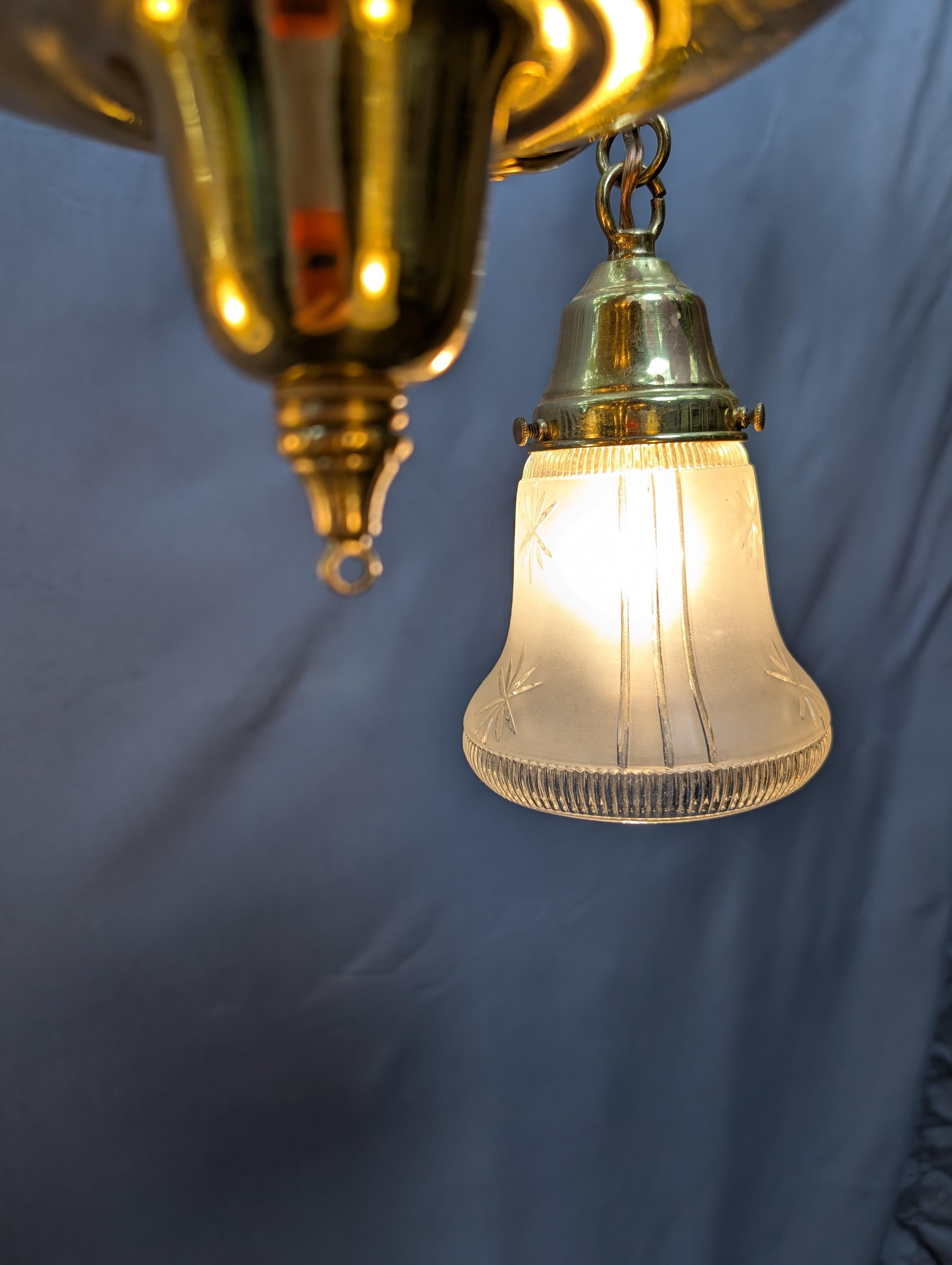 Reproducción de latón Victoriana Lámpara colgante de 3 luces en venta 9