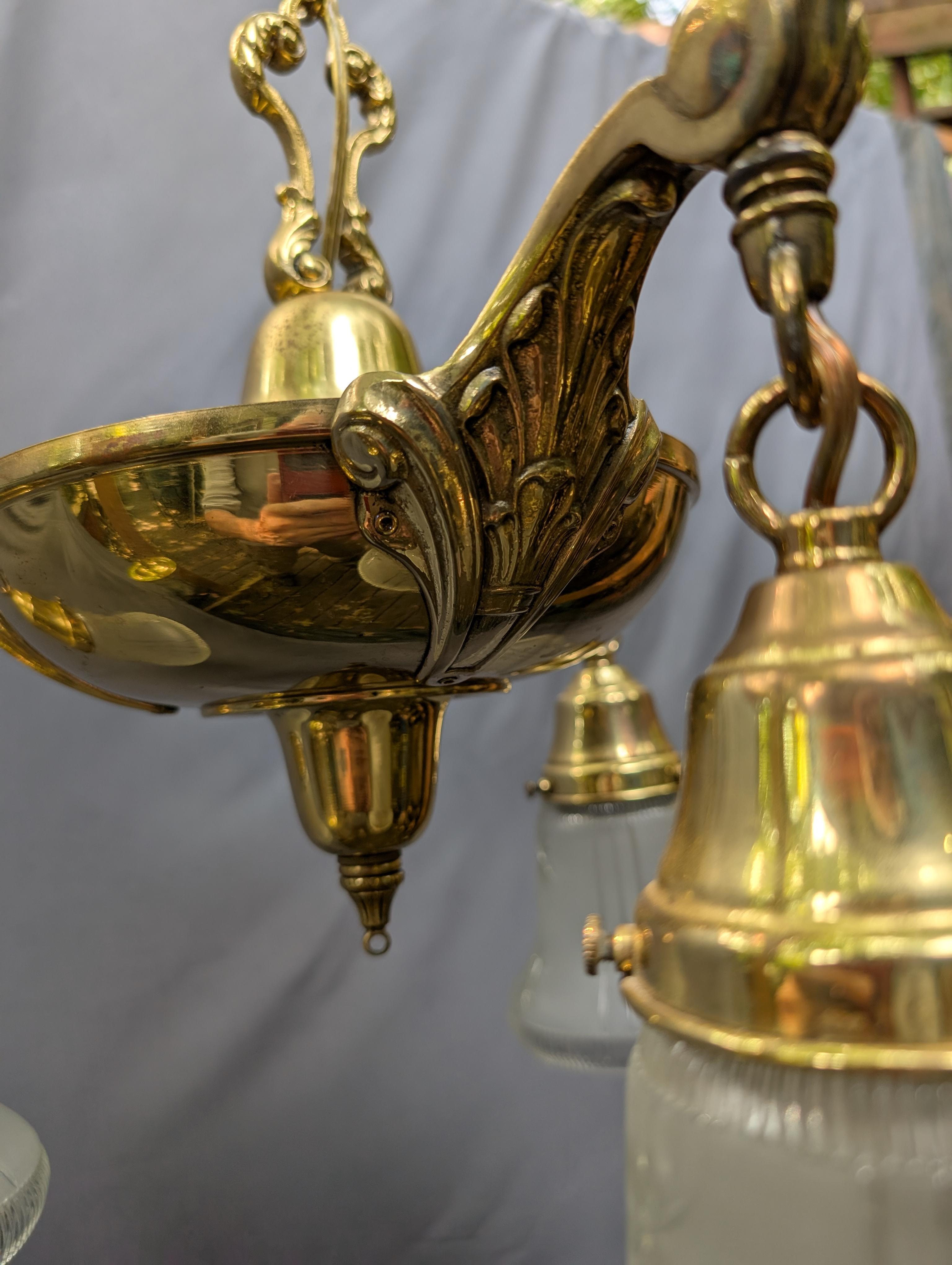 Reproducción de latón Victoriana Lámpara colgante de 3 luces Latón en venta