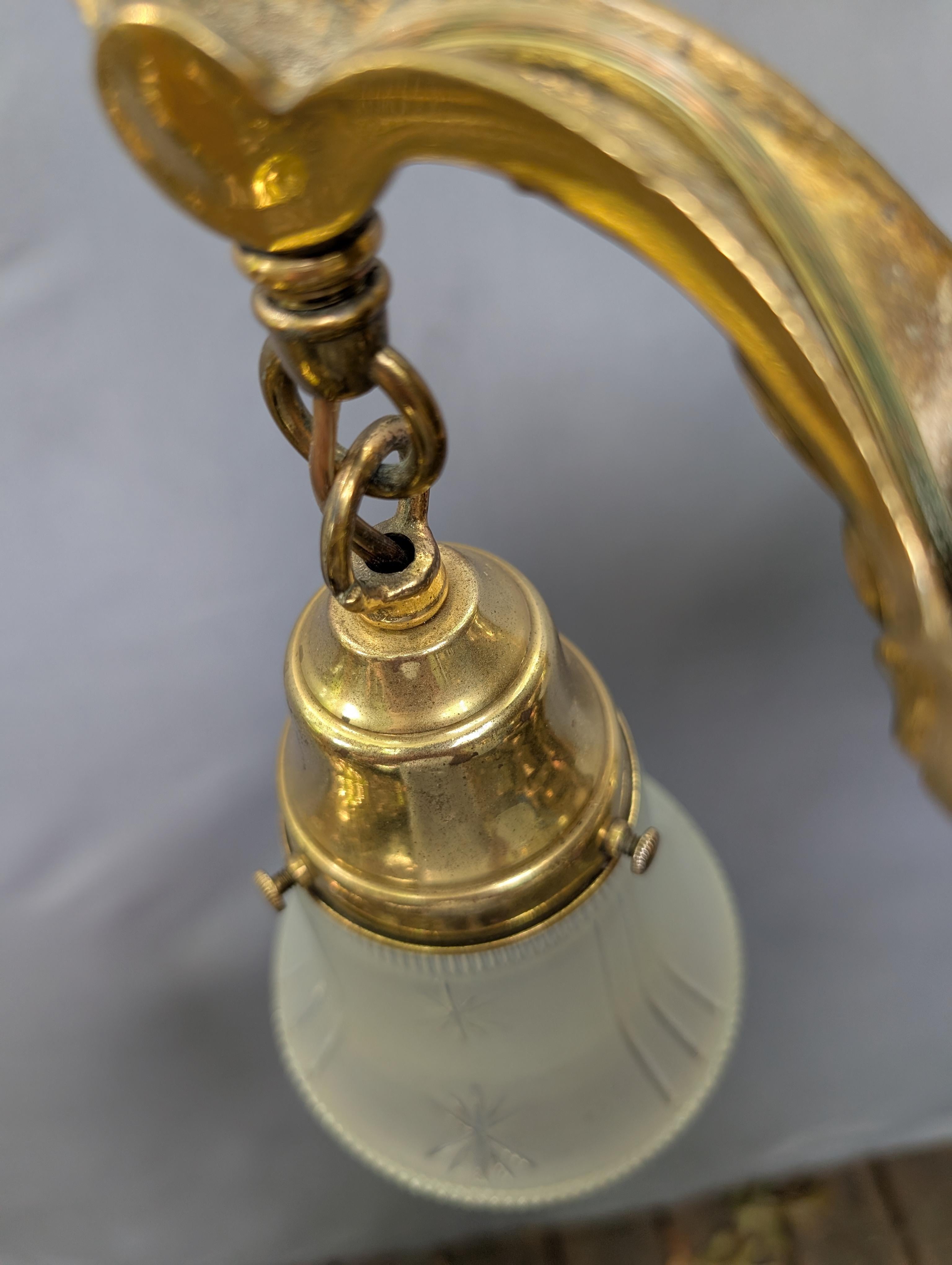 Reproducción de latón Victoriana Lámpara colgante de 3 luces en venta 1