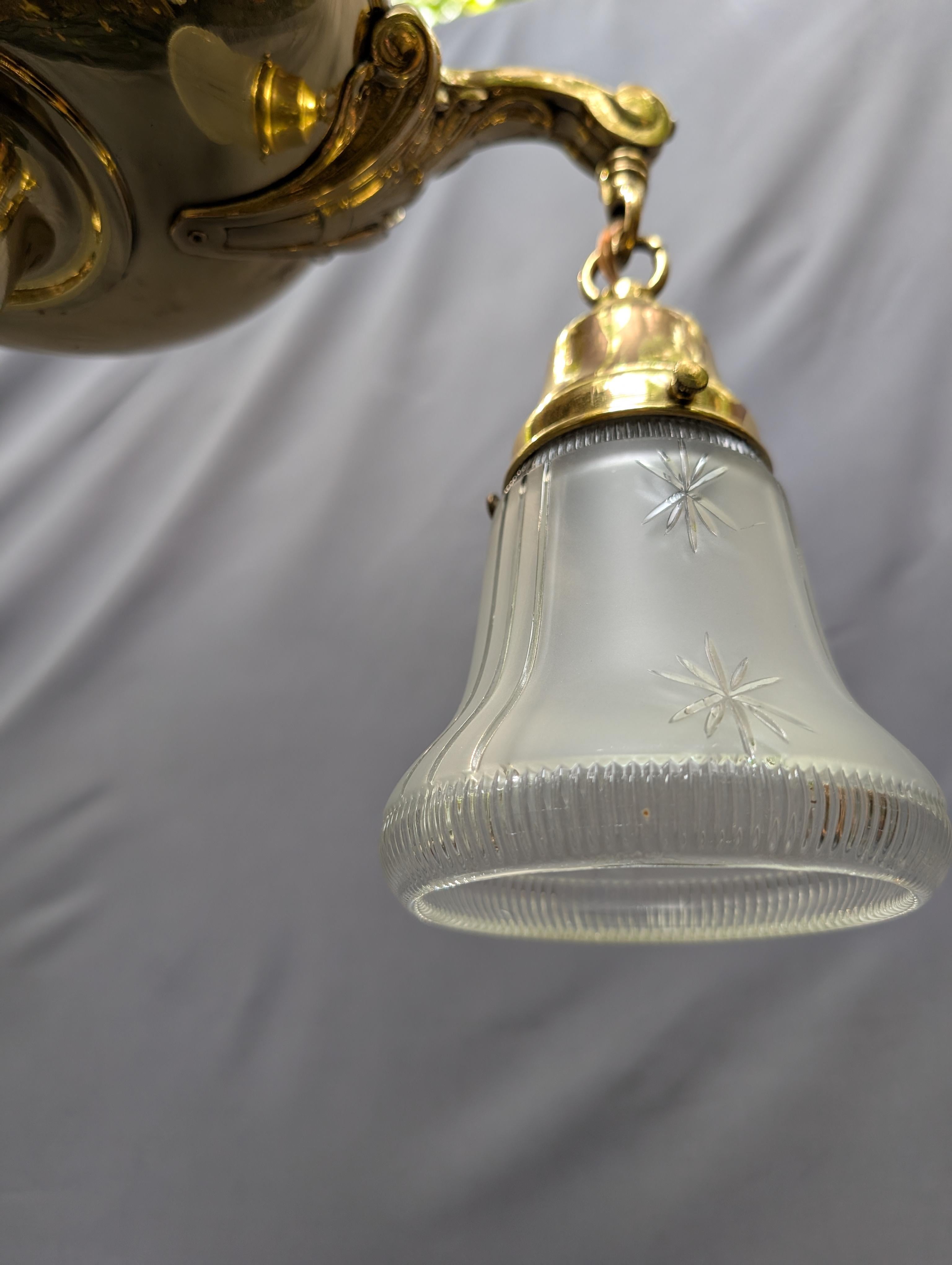 Reproducción de latón Victoriana Lámpara colgante de 3 luces en venta 4