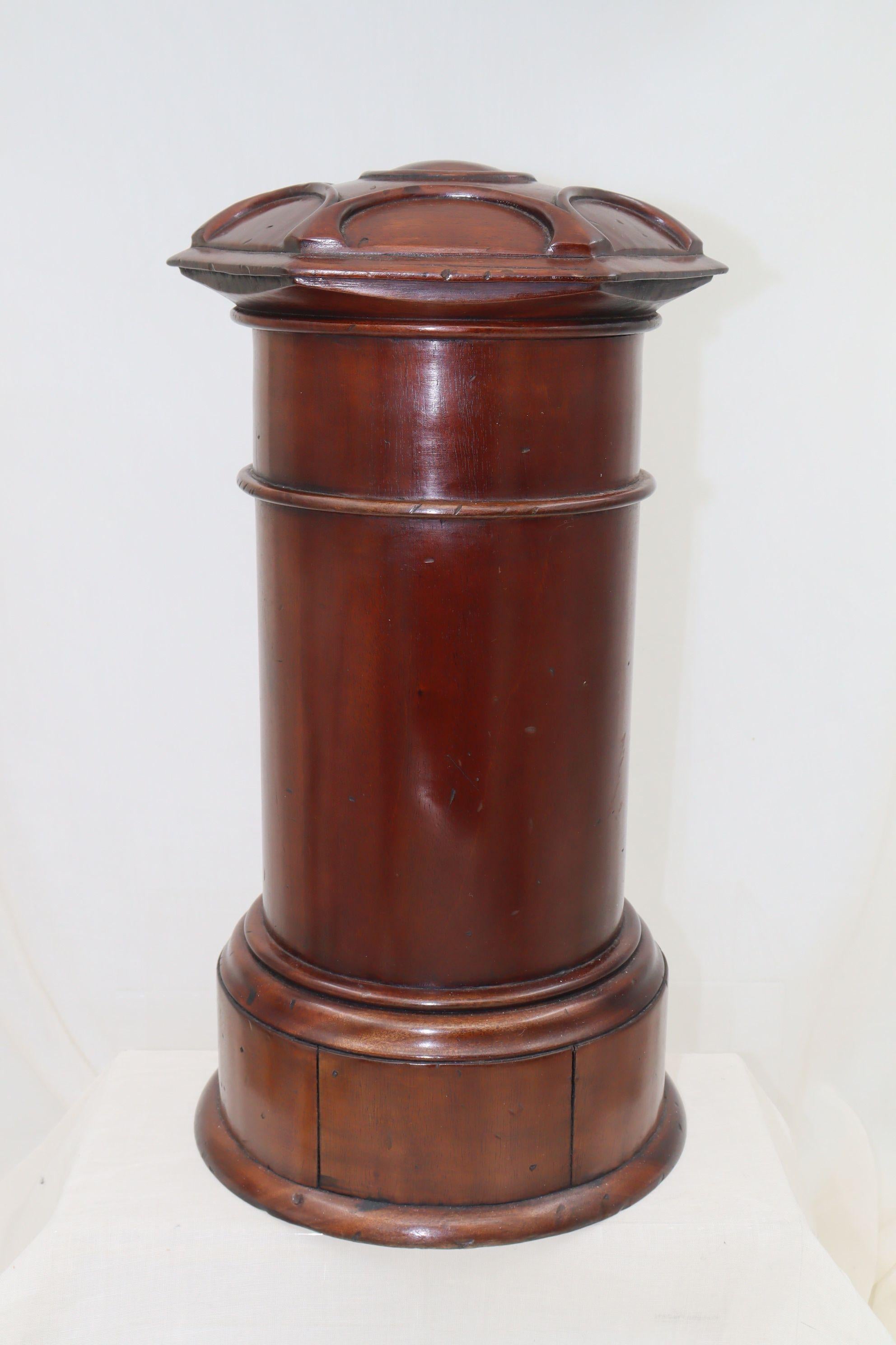 Reproduction country house letter box in mahogany In Good Condition For Sale In East Geelong, VIC