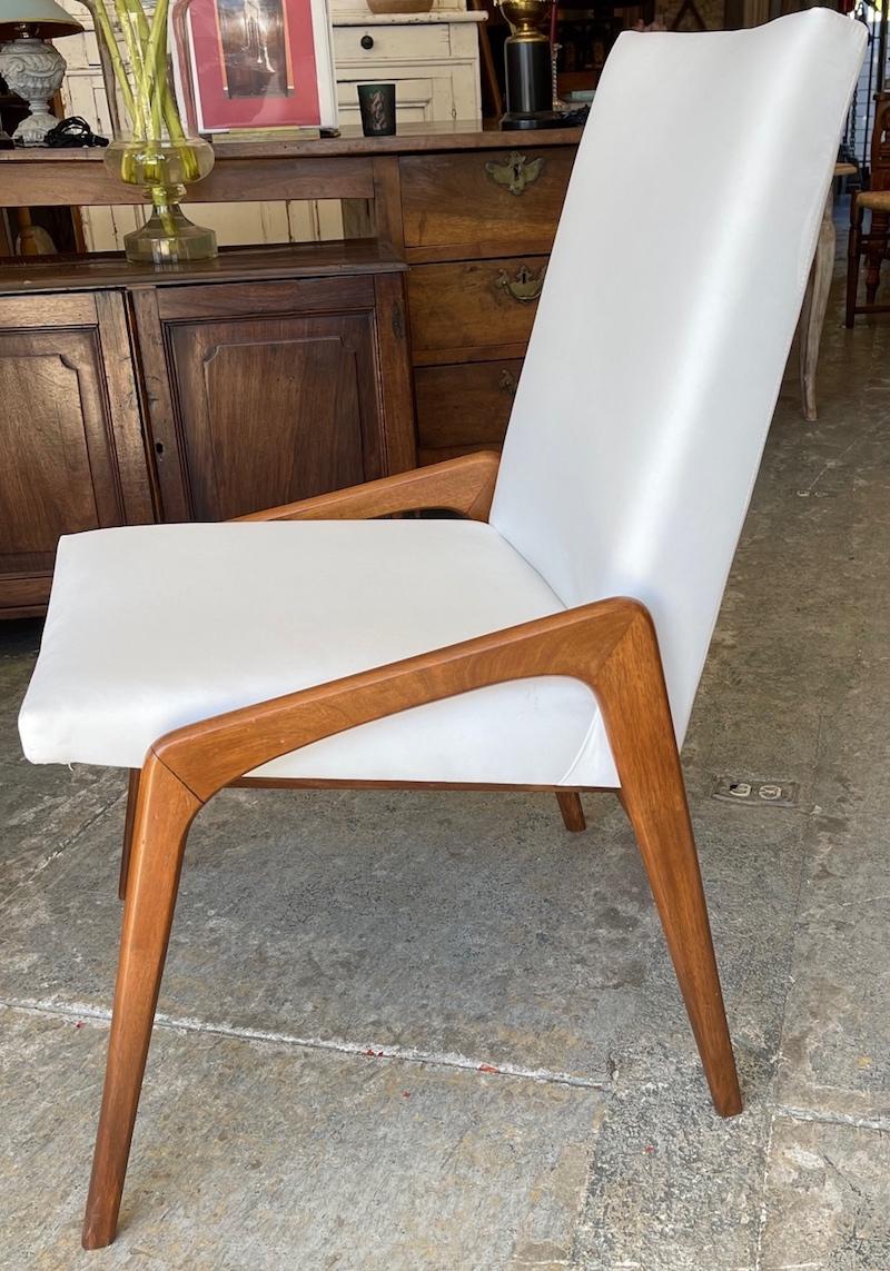 Riproduzione di sedie da pranzo in legno di ontano in stile danese imbottite in vendita 6