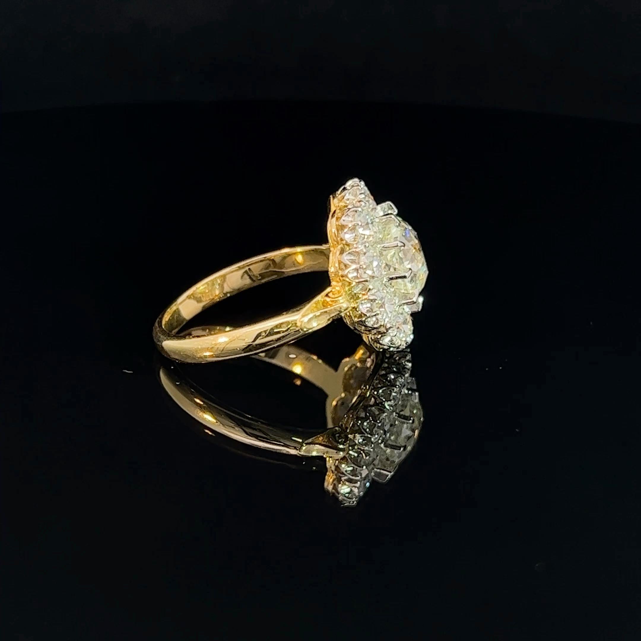 Reproduction Diamond Cluster Ring Circa 2022 In Good Condition For Sale In ADELAIDE, SA