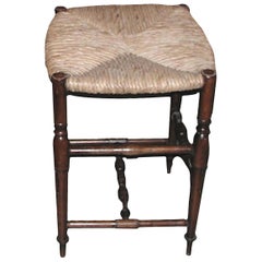 Reproduction de tabouret de bar de style Louis XVI français avec assise en jonc et dossier