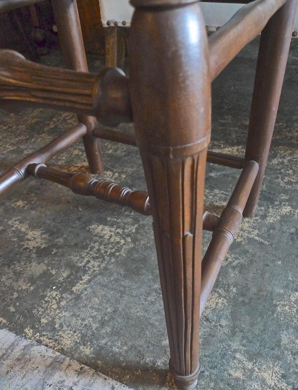 Reproduction de chaise de salle à manger française de style Louis XVI sculptée à la main avec assise en jonc en vente 1
