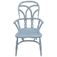 Riproduzione della sedia gotica Interlace Whitewash con braccioli
