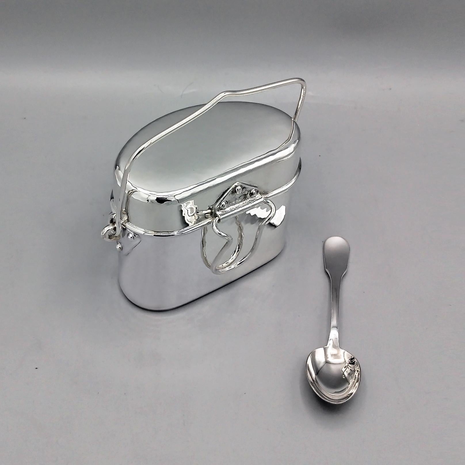 Reproducción en plata 800 maciza de una antigua caja y cuchara de racionamiento militar italiana en venta 2