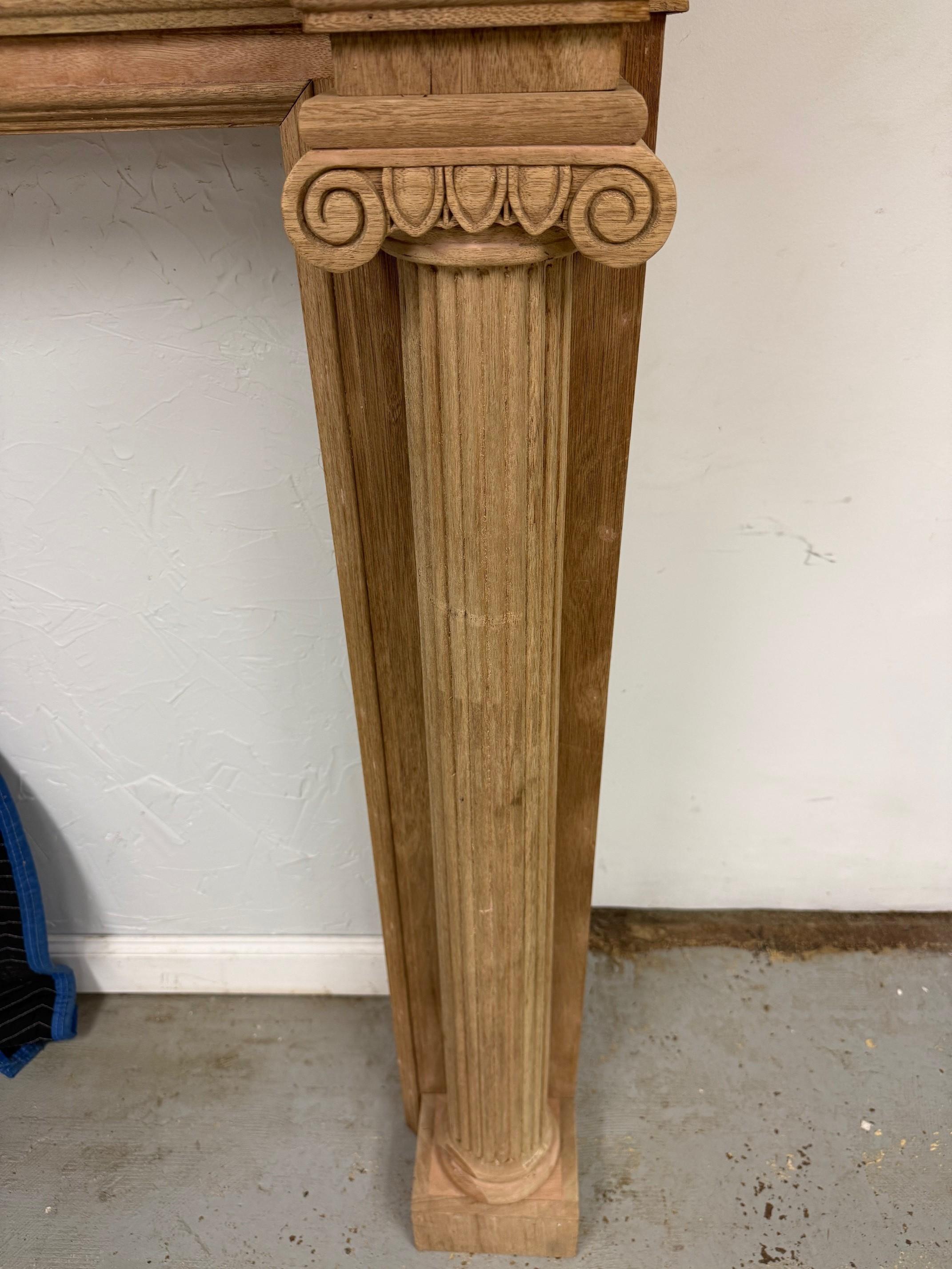 Reproduction Mahogany Fireplace Mantel with Fluted Columns and Carved Capitals in vendita 3