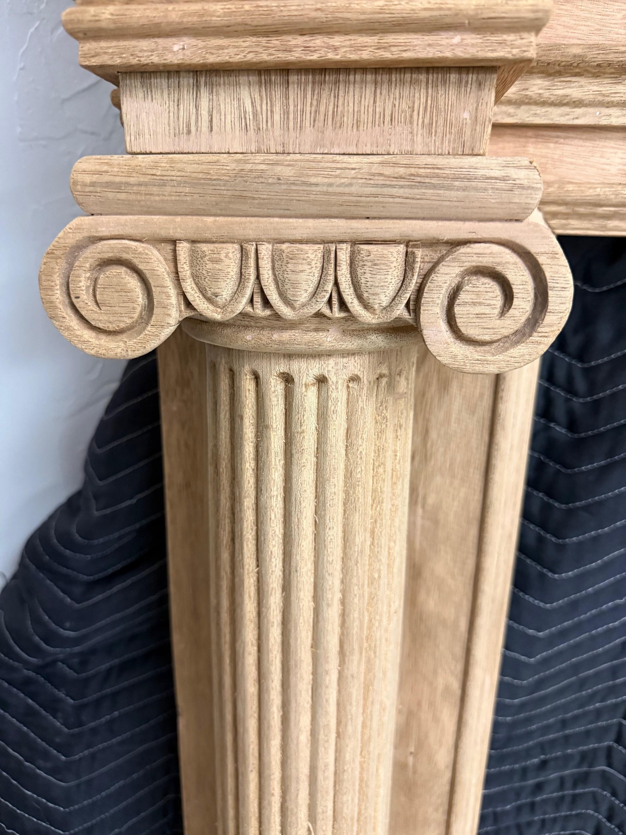 Reproduction Mahogany Fireplace Mantel with Fluted Columns and Carved Capitals in vendita 4