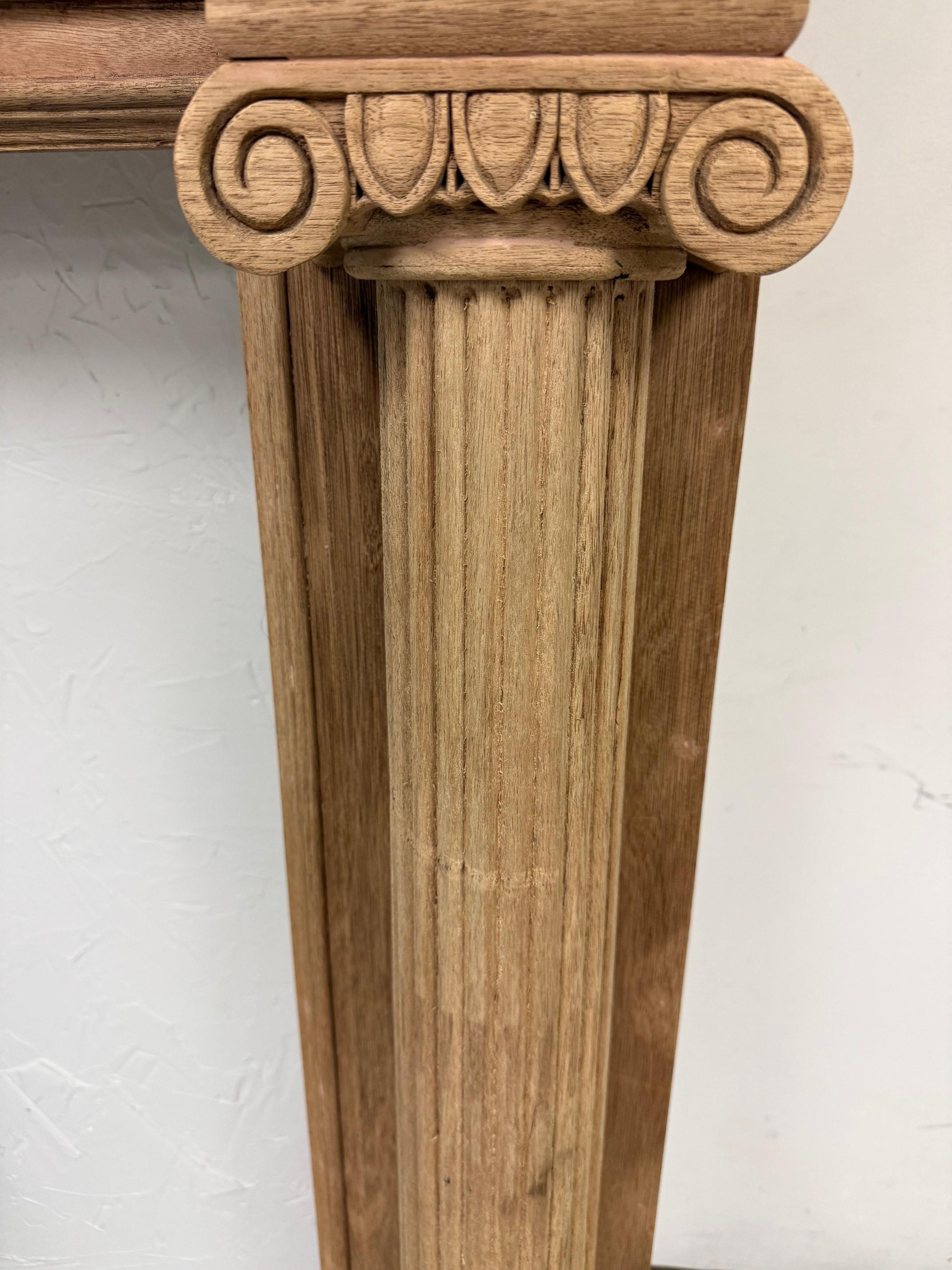 Reproduction Mahogany Fireplace Mantel with Fluted Columns and Carved Capitals in vendita 5
