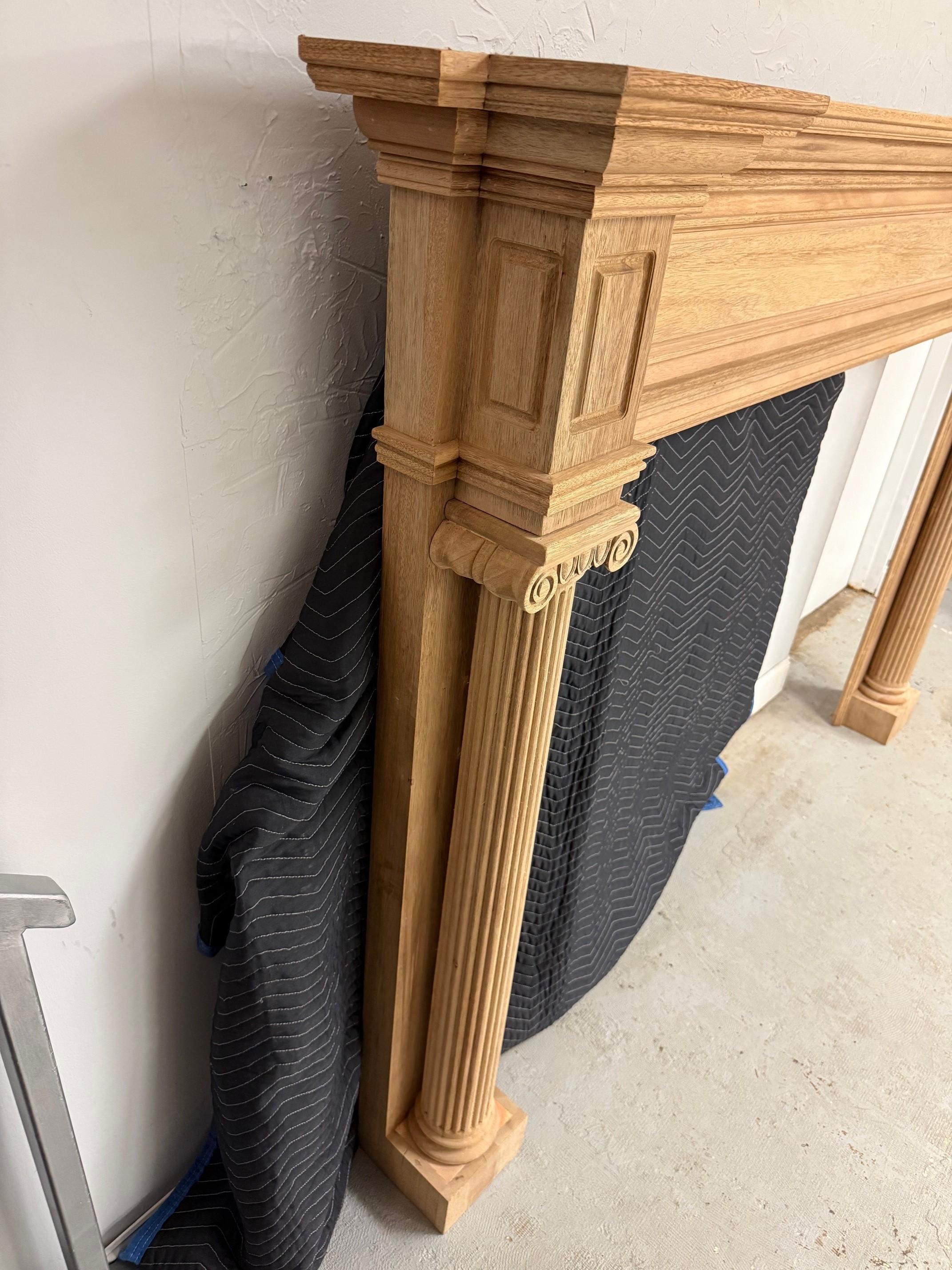 Reproduction Mahogany Fireplace Mantel with Fluted Columns and Carved Capitals in vendita 7