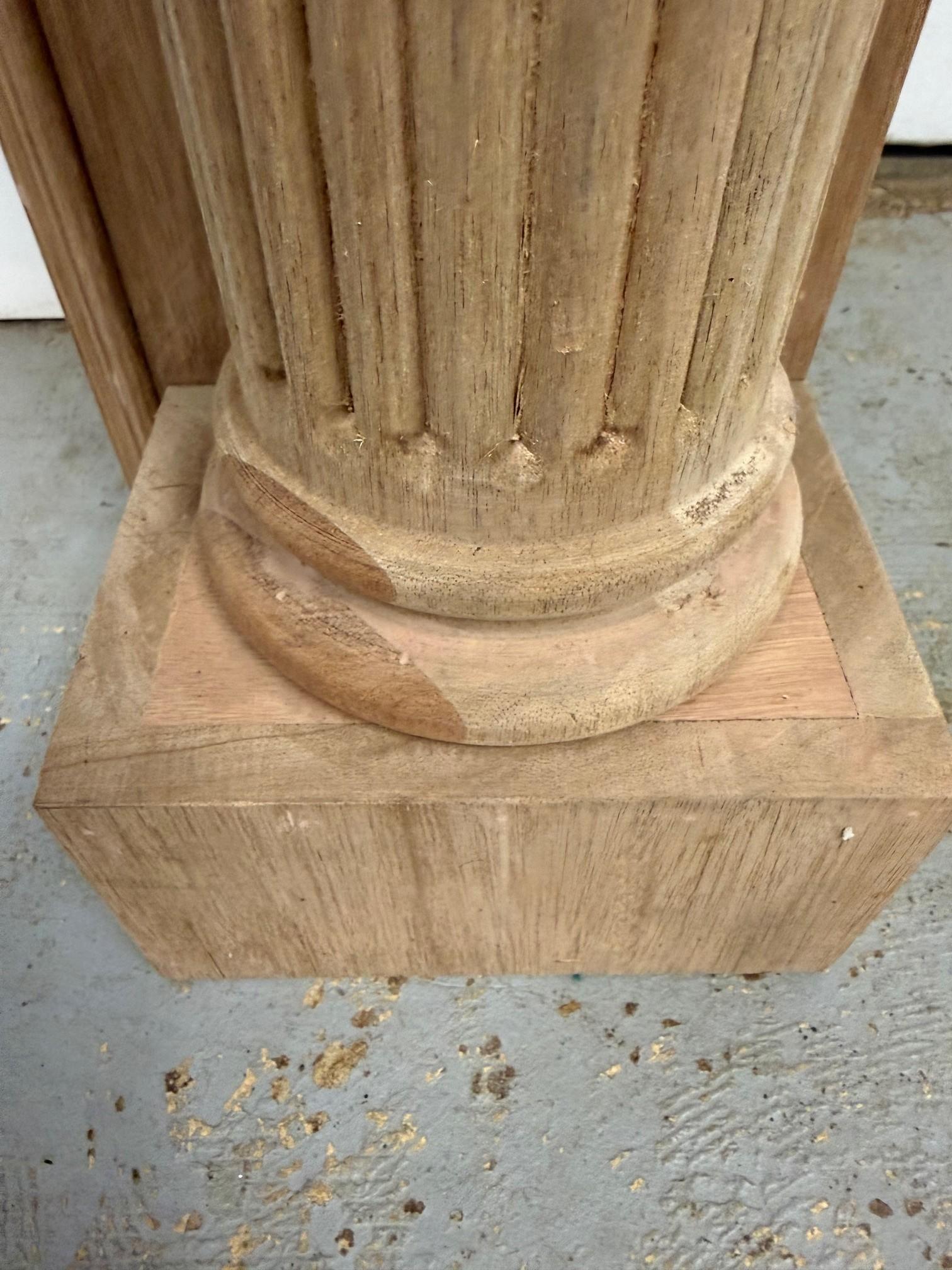 Reproduction Mahogany Fireplace Mantel with Fluted Columns and Carved Capitals in vendita 11