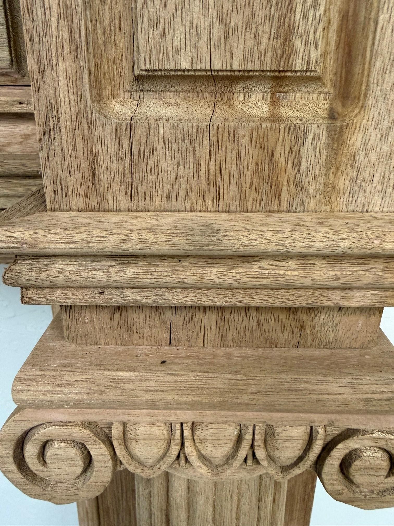 Reproduction Mahogany Fireplace Mantel with Fluted Columns and Carved Capitals in vendita 12