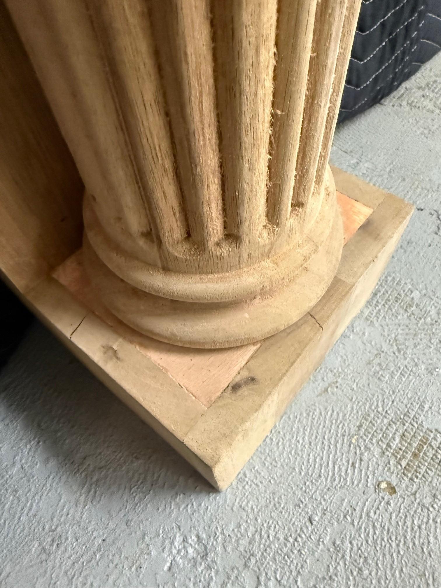 Reproduction Mahogany Fireplace Mantel with Fluted Columns and Carved Capitals in vendita 13