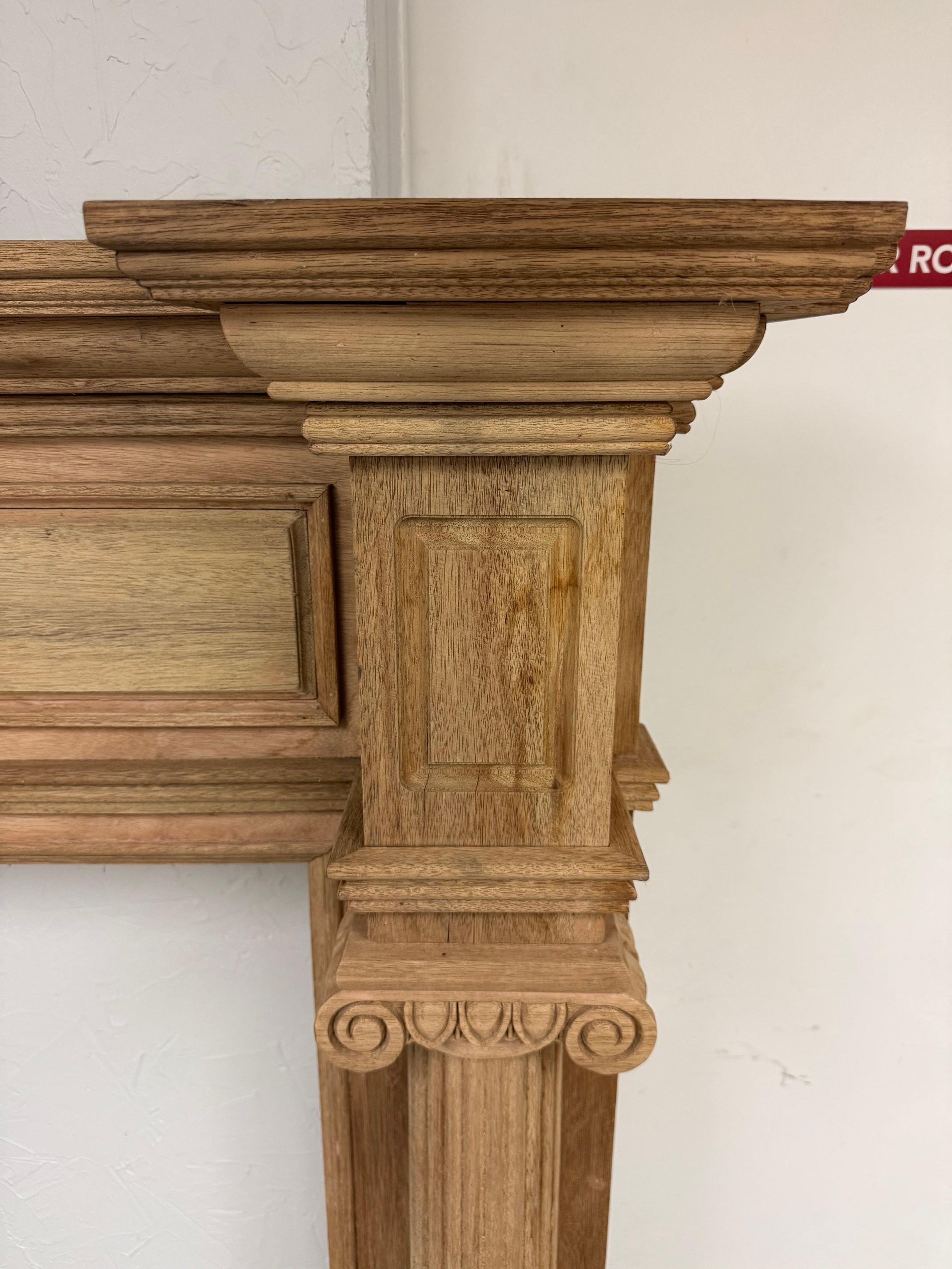 Legno Reproduction Mahogany Fireplace Mantel with Fluted Columns and Carved Capitals in vendita