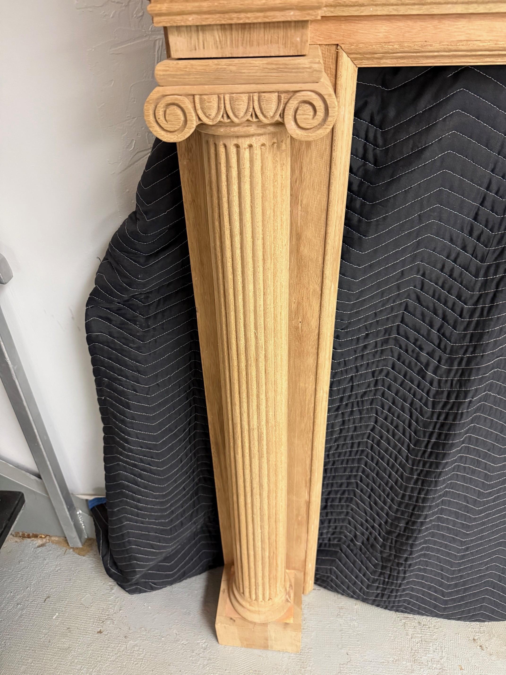 Reproduction Mahogany Fireplace Mantel with Fluted Columns and Carved Capitals in vendita 2