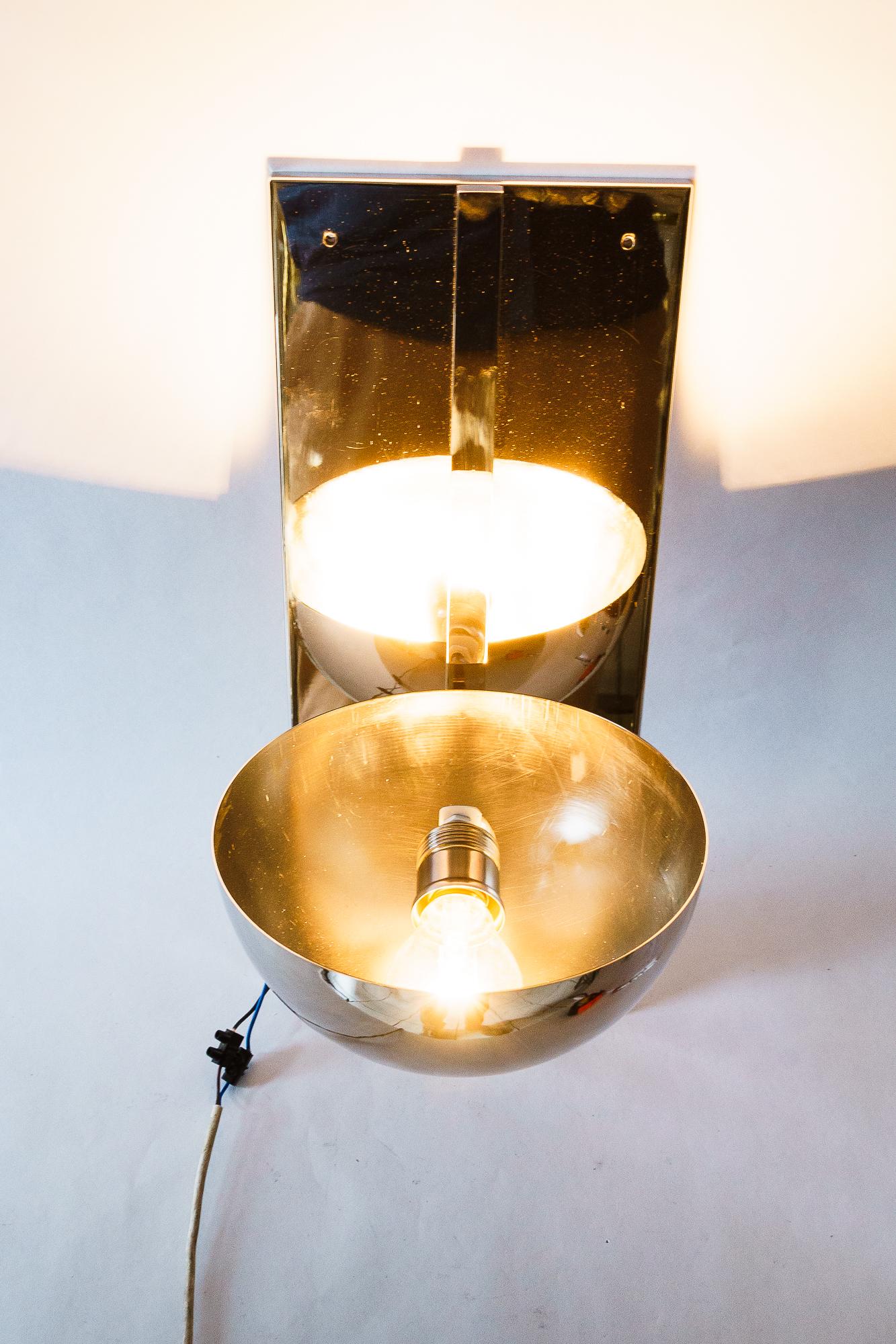 Placcato Riproduzione di una lampada da parete in nichel art déco (più grande) in vendita