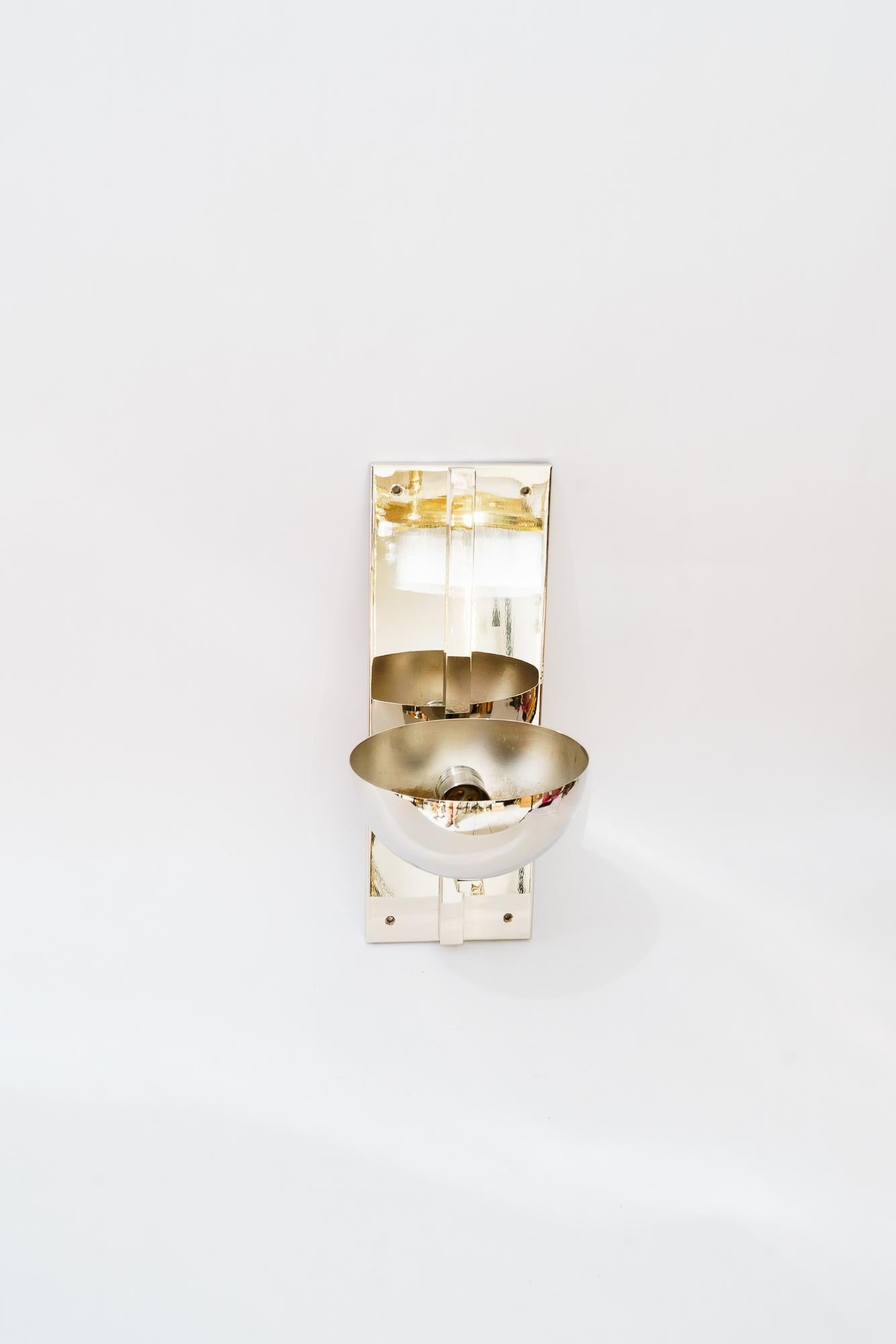 Riproduzione di una lampada da parete in nichel art déco (più piccola) in vendita 2