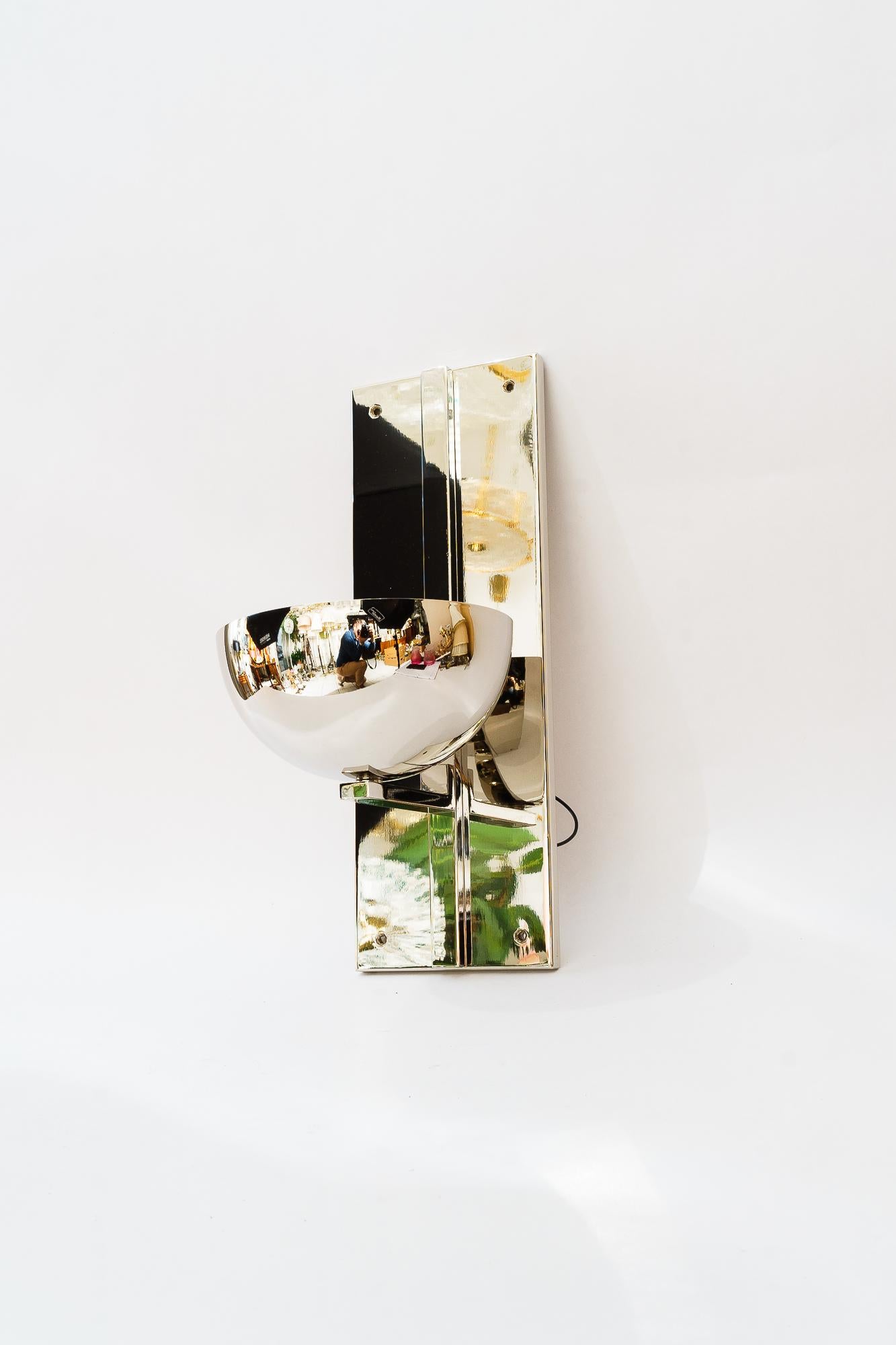 Ottone Riproduzione di una lampada da parete in nichel art déco (più piccola) in vendita
