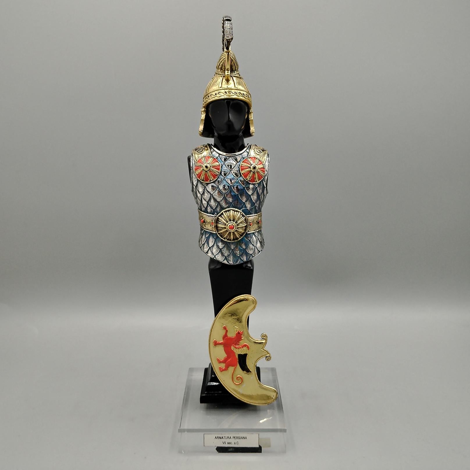 Reproduction of Persian Armor VII century BC in 800 silver
The Persian armor, produced exclusively by Etruria, Arte in Argento, of Florence (Italy), is part of the collection 