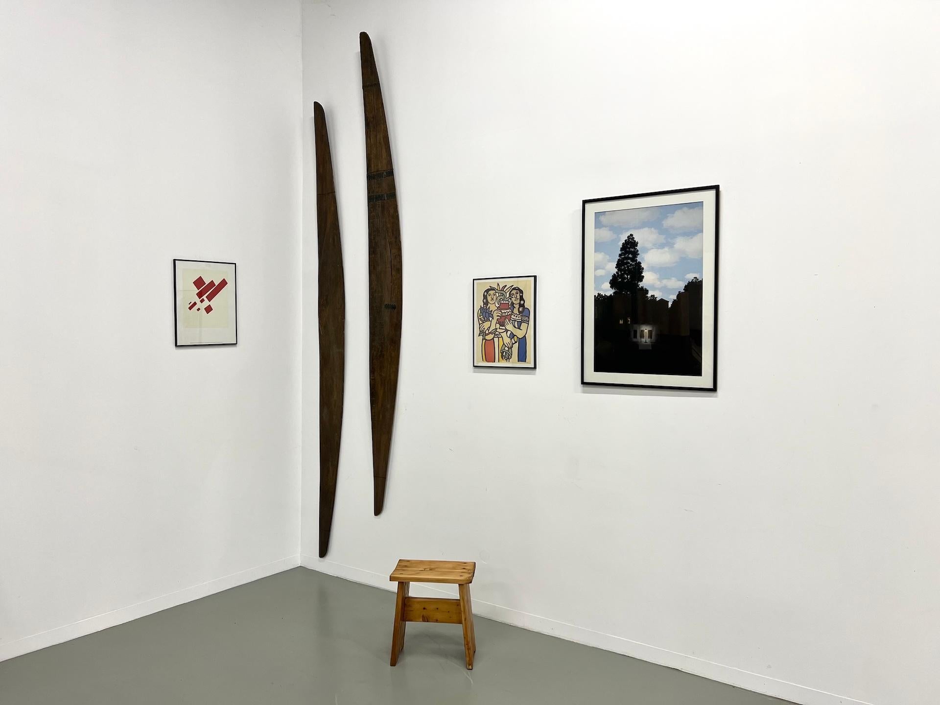 MAISON LECAN präsentiert diese große Reproduktion von Das Reich des Lichts von René Magritte, einem der bekanntesten Werke des belgischen surrealistischen Meisters.

Diese faszinierende Komposition, die mit dem Kontrast zwischen einem hellen