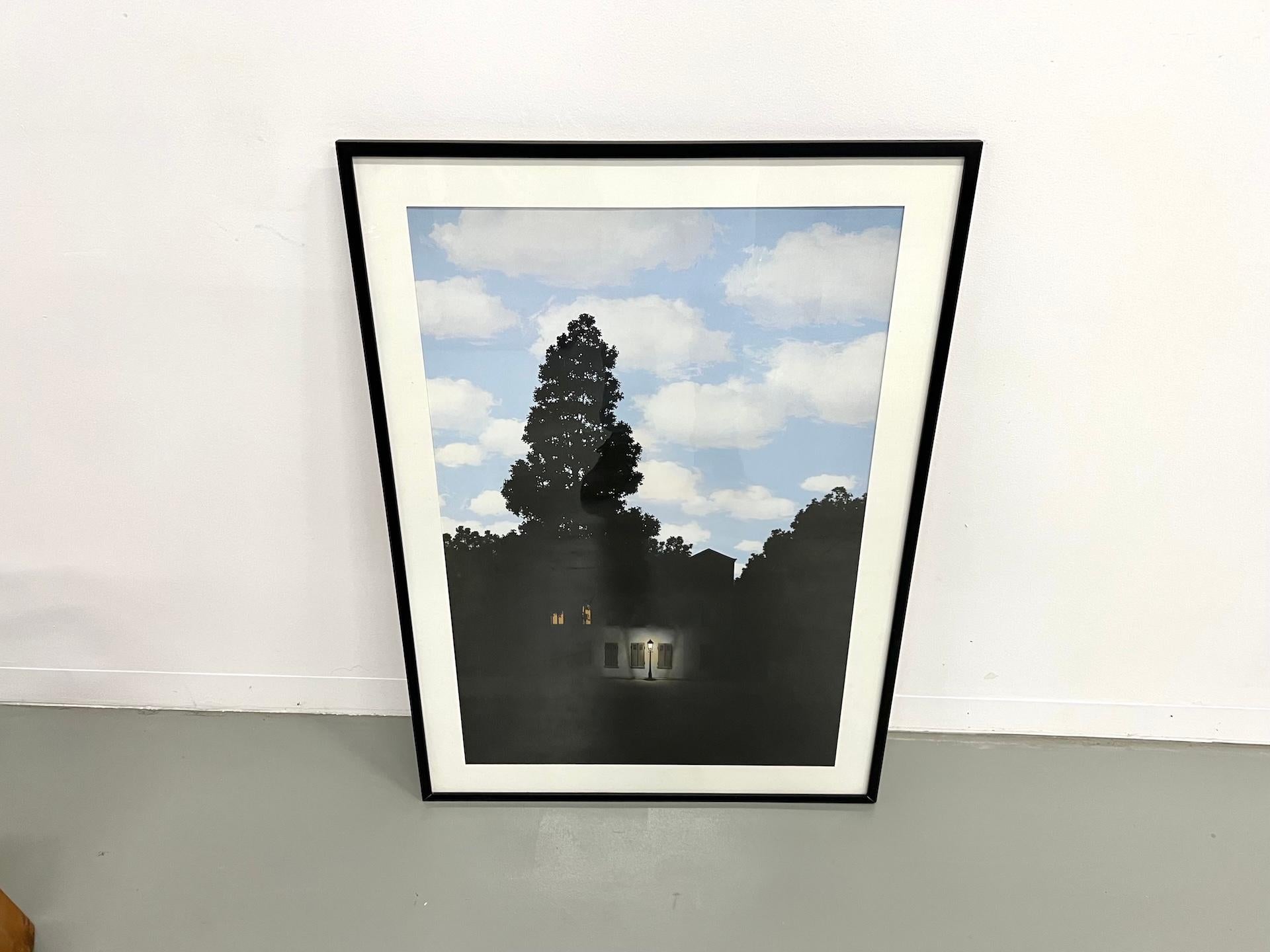 Reproduktion von Das Reich des Lichts von René Magritte (Papier) im Angebot