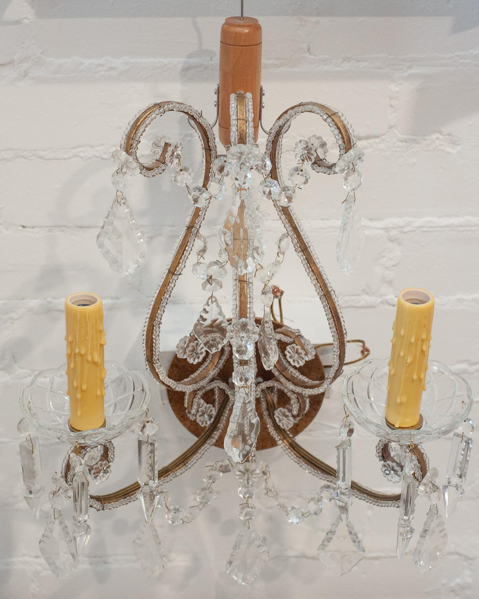 XXIe siècle et contemporain Reproduction d'appliques italiennes en cristal perlé et laiton vieilli en vente