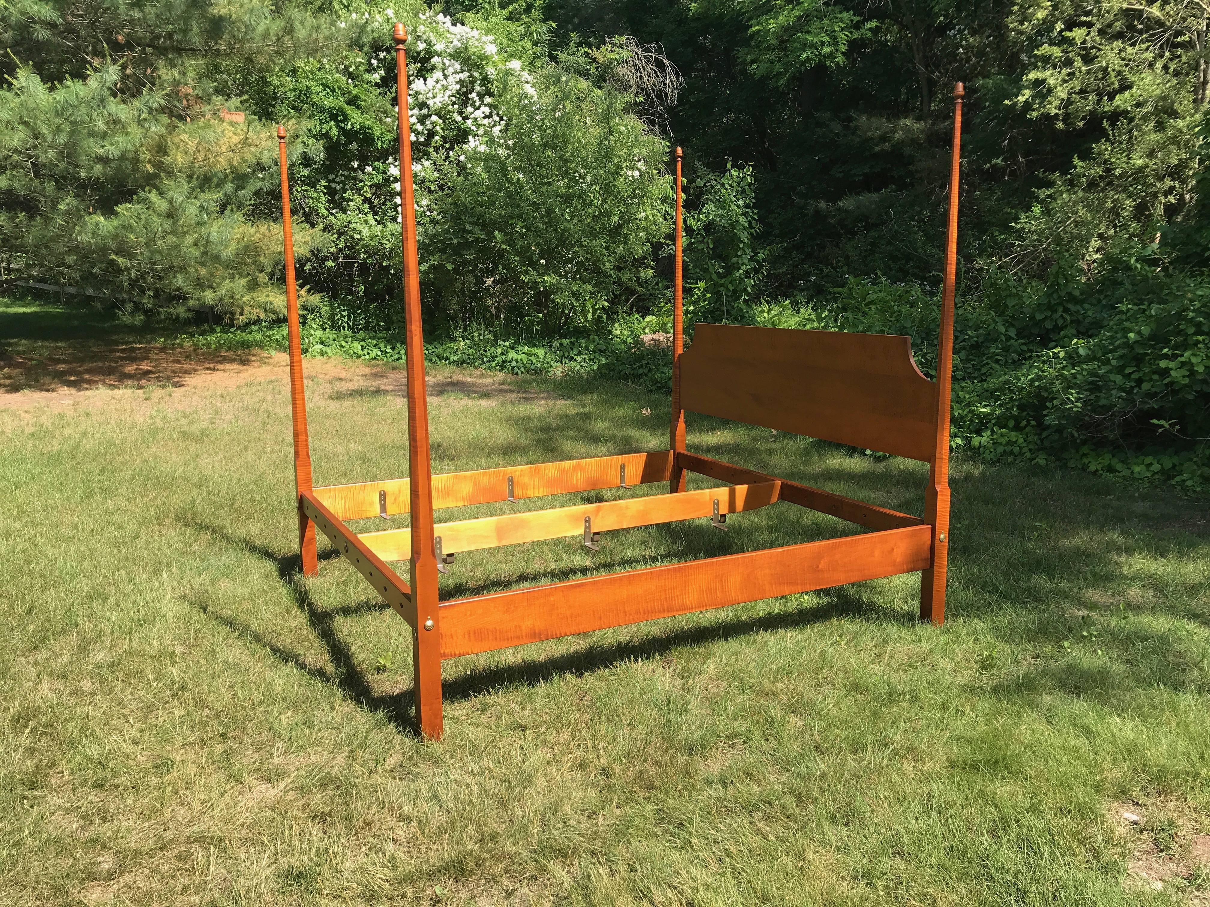 Reproduction Pencil Post King Bed in Tiger Maple In Excellent Condition In Billerica, MA