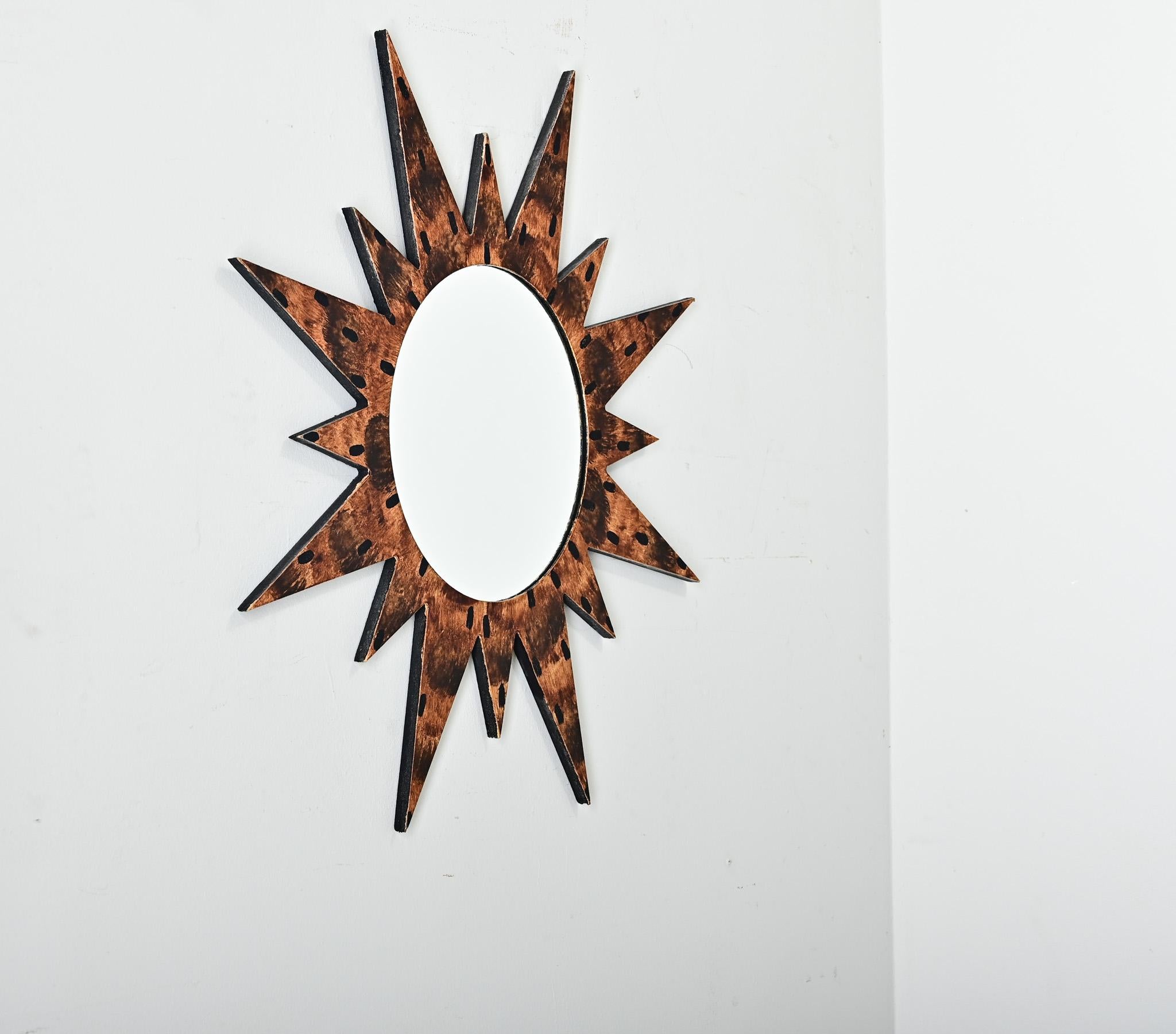 Peint à la main Reproduction d'un miroir à étoiles rayonnantes en vente